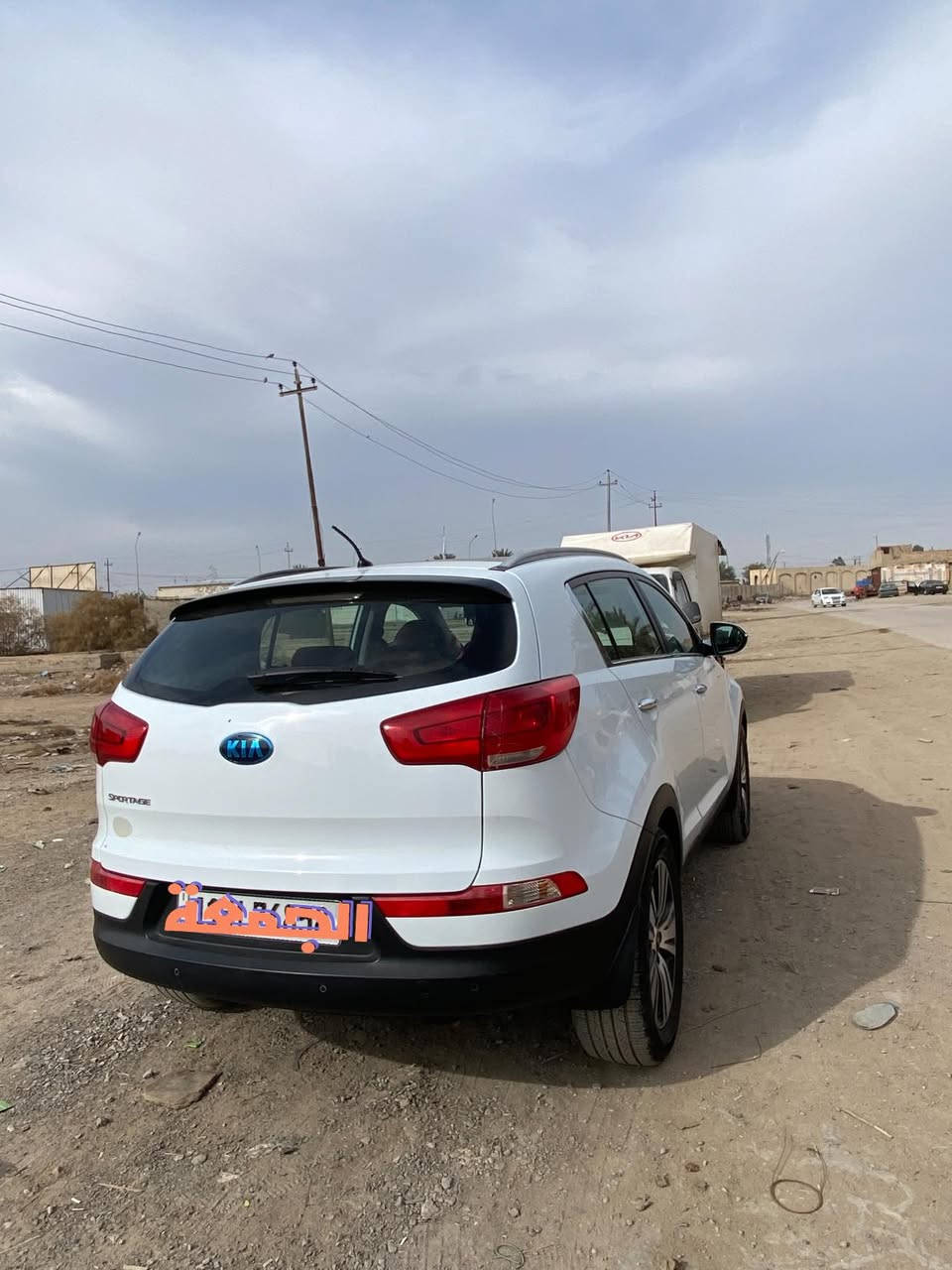 السلام عليكم كيا سبورتج للبيع  سياره استخدام شخصي باسمي بيه قطعه مرشوشه رش فقط بدون معجون اثر شخط بسيط الباقي كفاله عامه محرك ٢٠٠٠ دوش تخم تاير حداديه خير من الله رقمه بغداد انكليزي سعر 165 مكانه بابل ***********
