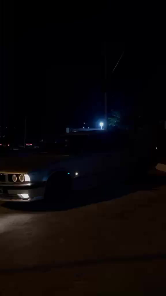 سەیارەکە مۆدیل ٩٣ گێر مەکینە موس براوە بەشەرت بەس ئارم پلاستیک سلیمانی لەگەلە کویت ئەوی پێی برۆ ئەسلیەکەی ون بووە بۆم دەر هیناوەتەوە وەک خۆی بەو شەرتە هەستی پێ نەکەی خۆم پێتەلیم ئەوە سەیارەکەش قەپاتە بەس کوشن کارەبای نیە مەکینە ٢٠ عادیە ‪0751 870 3769‬ ئەگەر موشتەری تەلەفۆن بکە دەنا سەرمان مەئێشێنە داوای ٢٥ گەڵا و مەجالێکی کەمی برایانە
