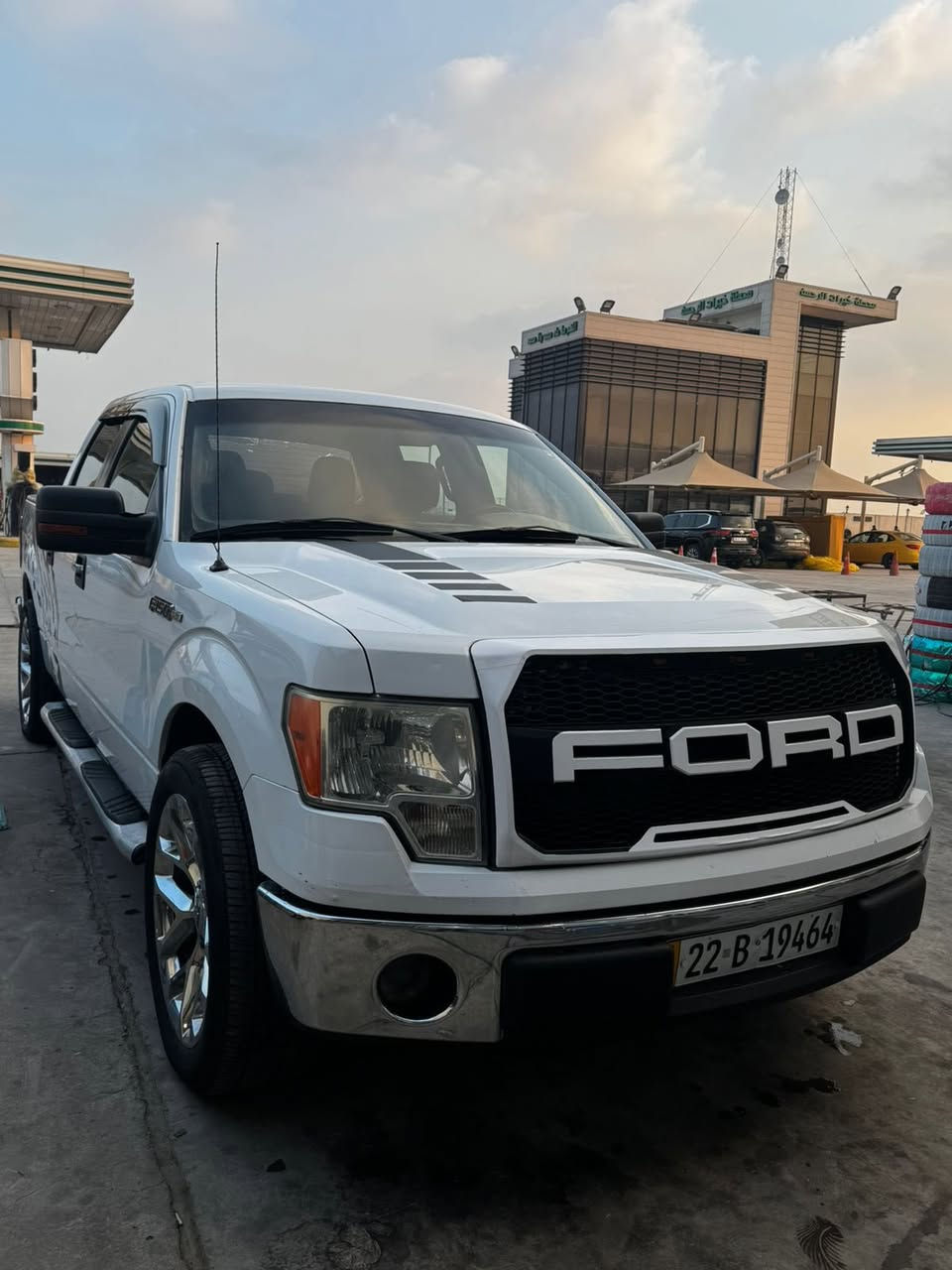 🔥 للبيع فورد F150 موديل 2011 🔥

سيارة قوية ونظيفة وجاهزة للاستخدام بدون أي مصاريف.

✅ وارد خليجي  
✅ محرك 8 سلندر 5000 قوي وأداء عالي  
✅ توويل (دفع خلفي)  
✅ صبغ تجميلي باب السائق فقط بدون دواخل  
✅ بدون إيربك مفتوح وبدون أي إشارة سيرفس  

المواصفات:  
• باب طويل بدي قصير  
• ويل 18 مال جمسي حديث  
• تخم تايرات جديد  
• شاشة + كاميرا خلفية  
• كشن منفصل  
• درج في باب البدي لسهولة الاستخدام  
• منظومة غاز 80 لتر (اقتصادية بالصرف)

⚙️ الحالة:  
المكينة، الكير، التبريد والتدفئة كلها تمام وجاهزة.

📄 السنوية: أربيل باسمي – تحويل مباشر  
📍 المكان: بغداد

💰 السعر: 150

📞 الاتصال: ***********
