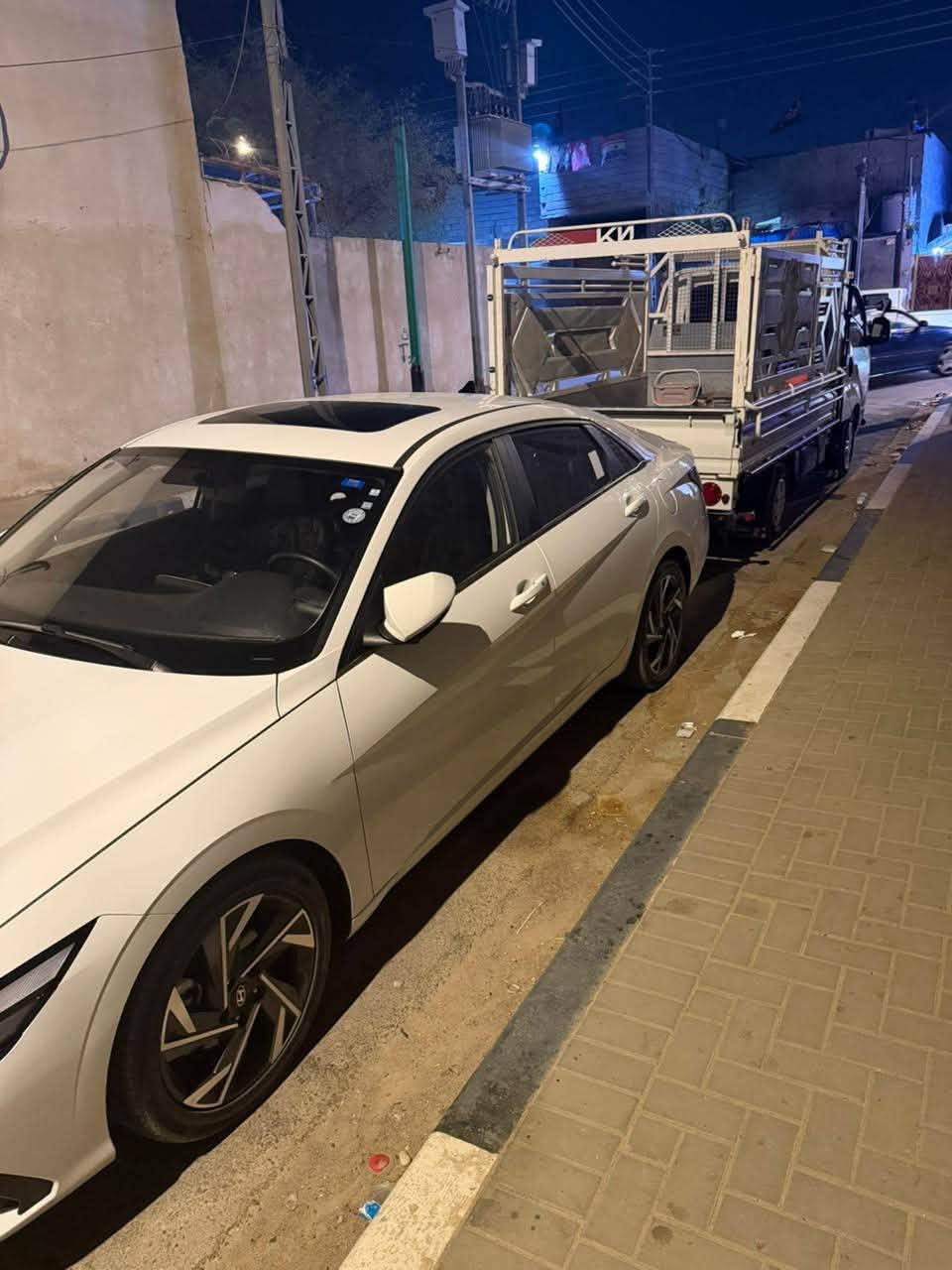 للبيع هيونداي إلنترا2025 –
فل كامل (تجميع صيني) 🔥🚗
سيارة بحالة جديدة، فئة عالية ومواصفات كاملة،

✨ المواصفات:

ماشية :11.000

موديل: 2025

مكينة / 4 سلندر

شاشة كبيرة + نظام ذكي

عدادات رقمية

تشغيل بصمة + دخول ذكي 

كاميرا خلفية + حساسات

مقاعد مريحة (جلد)
 
كفالة عامه كلش 

LED أمامي وخلفي

أنظمة أمان كاملة (ABS / ESP / Airbags)

🚘 المميزات:

صرفية ممتازة + قيادة ناعمة + ثبات عالي + شكل شبابي حديث + مواصفات فل كامل

💬 الحالة:

نظيفة جداً – كفالة عامه – استخدام خفيف

📍 الموقع: –البصرة الزبير 

💰 السعر: 145$

📞 للتواصل:***********
