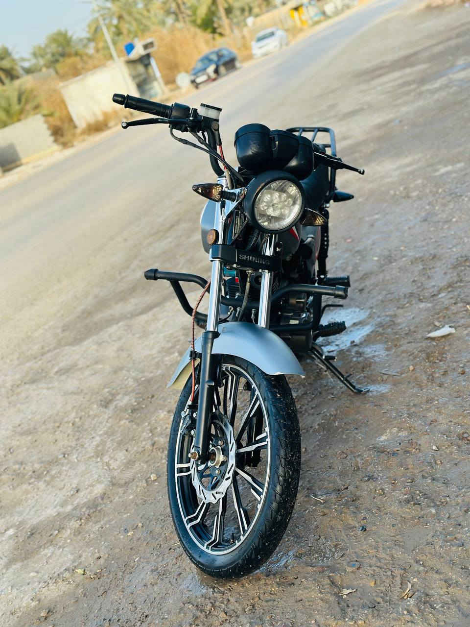 السلام عليكم
دراجه شاينك موديل 23 دراجه نضيفه چانت مال موضف من الدوام للبيت ويطلع بيها للگهوه دراجه كلش كلش نضيفه 
سعرها ب800الف وبيها مجال للعلم أوراقها اصوليه استلام وكيل 
 مكاني محاويل 
***********
