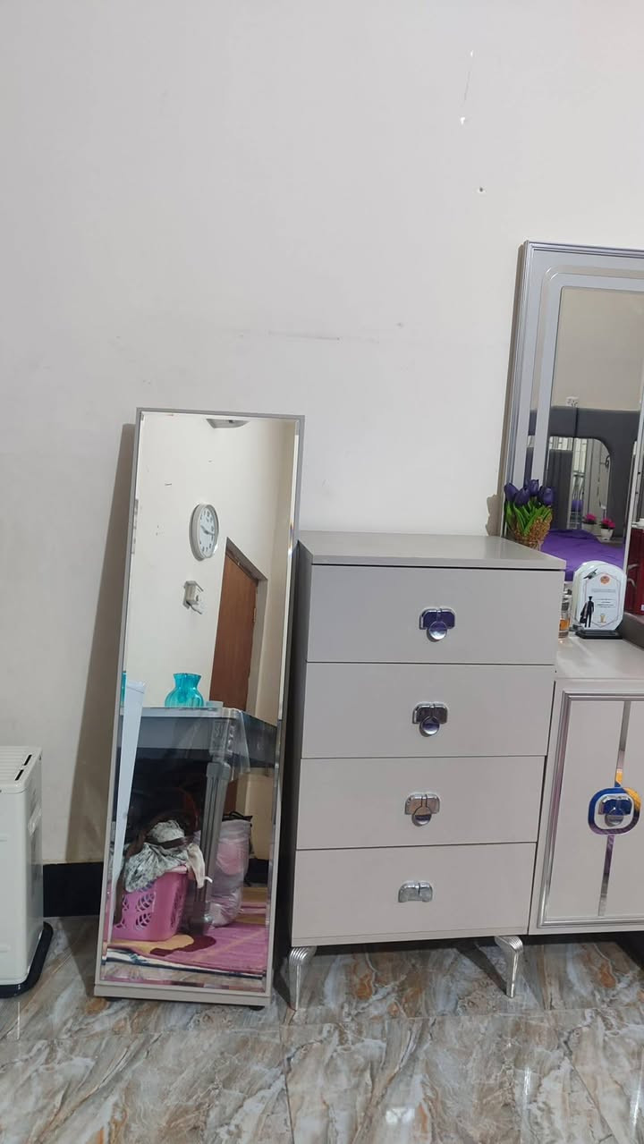 للبيع مستعجل،،،غرررررررفة اخشااااب تركية ١١ قطعة ب٨٠٠ وبيه مجال ،،سبب البيع عندي سفر اواخر رمضان فمحتاج فلوسه بأسرع وقققت،،للاستفسار خاااص


**إذا كنت صاحب هذا الإعلان وتريد حذفه لأي سبب، رجاءا أرسل رسالة إلى الدعم الفني**