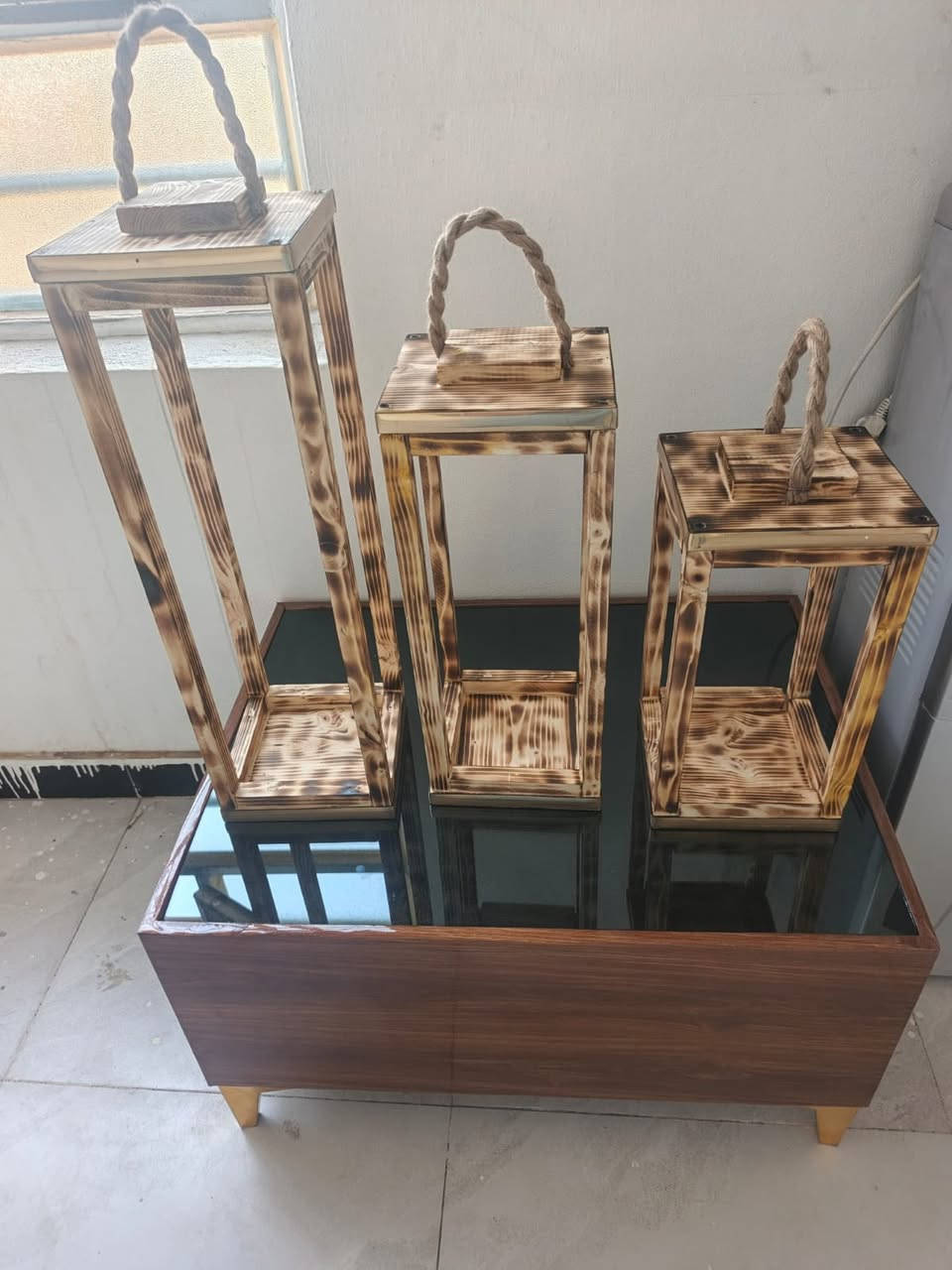 دائما المميز يحب الاشياء المميزة فوانيس خشبيه اكو فوانيس تعليق وفوانيس ارضيه الي تحبو كلشي متوفر حسب الطلب الشغل دقيق جدا ومرتب واسعار مناسبه جدا تواصلو ويانه عله الوتساب ***********‏
