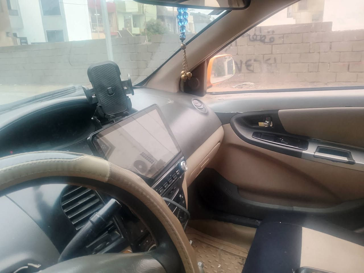 جيلي ام كي موديل 2012 محرك كير كورلا اوتماتيك صارلها اسبوعين من تحورت رقم انكليزي مصفر هيئة وغرامات سنوية لحد 2031  سيارة جاهزة اني وكيل الاول مراوس ابو بيع للاتصال ***********
