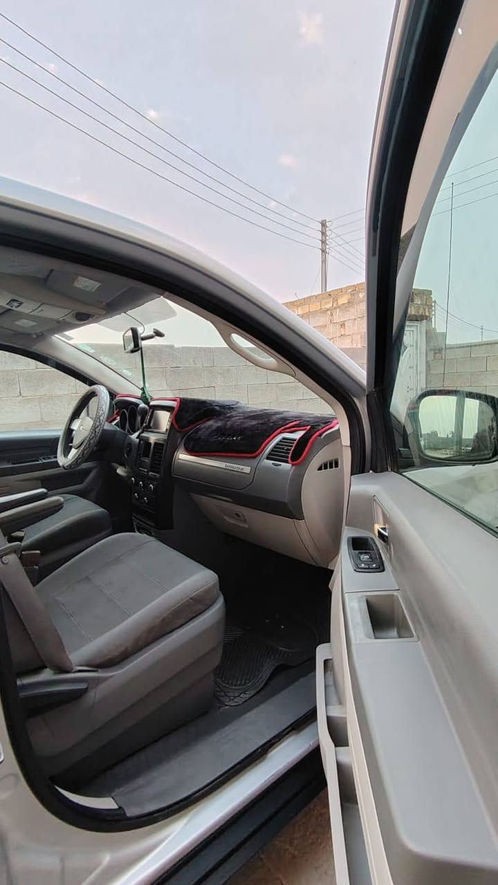 السلام عليكم   سيارة للبيع 2009 اكلين بأسمي محرك 3300 كشنات منفصل جام وأبواب و مرآة كهرباء كامرة خلفية تشغيل عن بعد تبريد 3 قطع ، السعر 125 ، للأستفسار الأتصال على ***********
