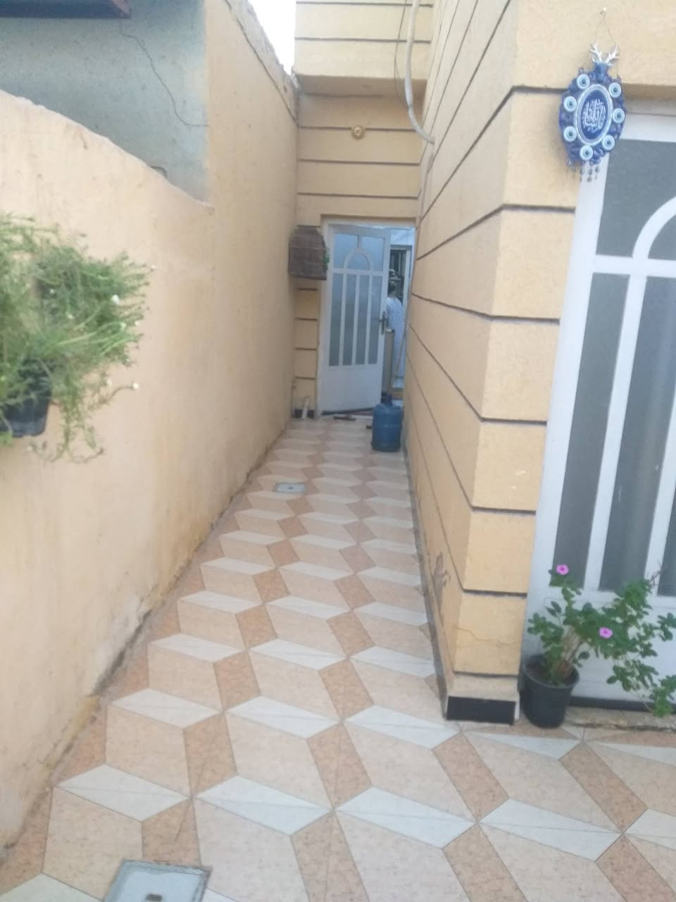 للبيع بيت للبيع ١٠٠م زراعي قرب شارع ١٠٠ ***********
