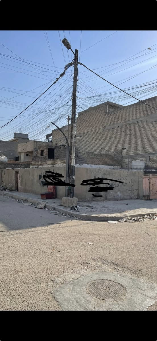 السلام عليكم قطعة🌏 ارض طابو صرف
🏚️مساحه ١٩٠ متر🛅 ركن👌 علئ شارع رئيسي الواجهة ٩.٥
بكان🏗️ مميز ركن علئ شارعين تريد هيج وترممة🏚️ تريد تفلشة🛅 
حسب الي يعجبك السعر💵 مناسب خدمات 🏚️كاملة من ماء💦 وكهرباء⚡️ وتبليط 🏠- من مدارس🏫 ومن سوك🛒 كاملة  الموقع الكمالية شارع كريدي🚙 اي استفسار اتصل📲 بمكتب الوسام للعقار شارع المصرف
*********** وسام

