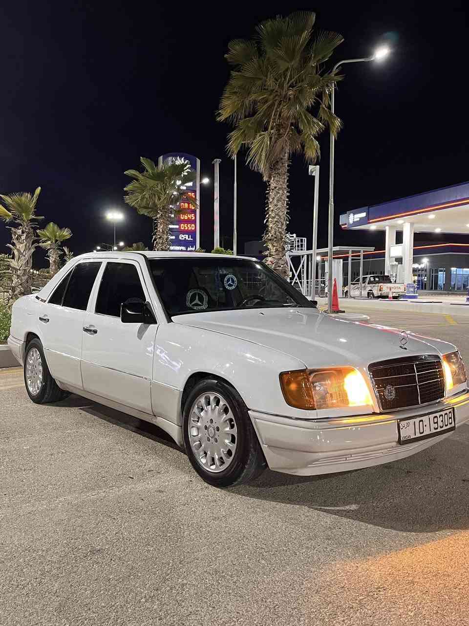 مرسيدس بطة نخب ول موديل 94 اصلي بحالة الشركة
فل كامل حبه نادره 🤯
فحصه جيدات و قصعات باعتبار فحص كامل 
ماتور 2000 قرش ونص اصلي وكااااااااااالة ✈️✈️✈️
قير اتوماتيك قرش ونص وكااااااااااالة
فتحة بسقف 
كراسي مدفيه 
مكيف حامي بارد 100/100🔥🔥🔥❄️❄️❄️
غرفة الشركة وكااااااااااالة 
سنتر لوك الشركة 
جنط الشركة وكااااااااااالة 
كوشوك وكاااااااااااااااااالة 
مرخصة سنة 
دهان 100/100 وكاااااااااااااااالة 
مكنيك وكااااااااااااااااااالة مش بحاجة إلى اي صيانة 
مشيه الشركة ولا طقه ✈️✈️✈️✈️✈️✈️✈️✈️
عبارة عن قنبله على الطريق 🚀🚀🚀🚀🚀🚀
السيارة من حض القناااا الله يبارك الصاحب النصيب 
الموقع المفرق مغير السرحان 
إلاتصال. 0772129772. اليقدر النضيف يرن واهلا وسهلا


**إذا كنت صاحب هذا الإعلان وتريد حذفه لأي سبب، رجاءا أرسل رسالة إلى الدعم الفني**