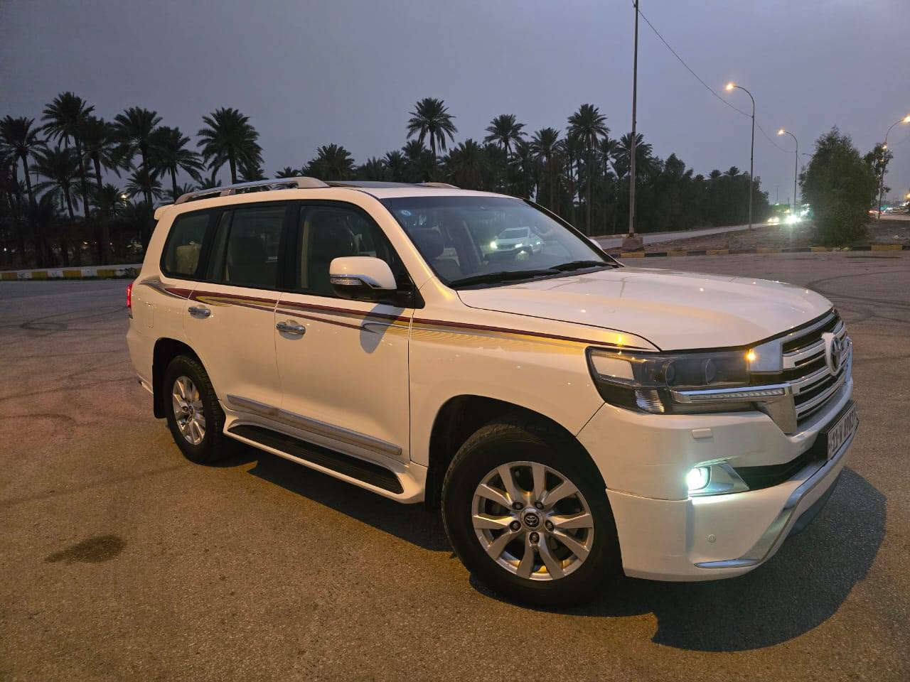 السلام عليكم اخوان لاندكروز موديل 2017 بريم اصل فول فول معروفه مواصفات لبريم شنو  رقم بغداد بسمي السياره جديده بمعنا الكلمه جاهزه من كلشي مكنيه كير حداديه تخم تاير كهربائيات تبريد تتفئه كوله جديد مابيها نقص برغي نظافتها 100% السياره بيها قطعتين صبغ بدون اي دواخل جاملغ وبنيد صبغ فقط السعر 448  ورقه قفل قفل قفا  الاستفسار*********** مكاني بابل
