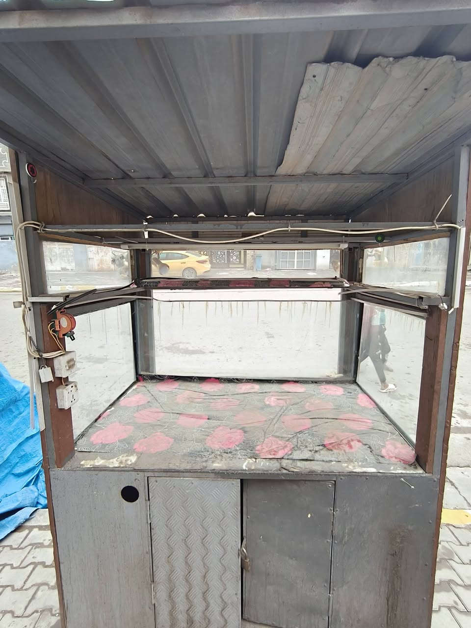 السلام عليكم. 
للبيع عربانه حلوه وجاهزه وكهربائيات كامله شمعات ونشرات ومصابيح . 
ترهم فلافل وعصير ولبلبي كلشي ترهم 
السعر ب ٣٠٠ وبيها مجال 
مكاني بالجريخي 
***********
