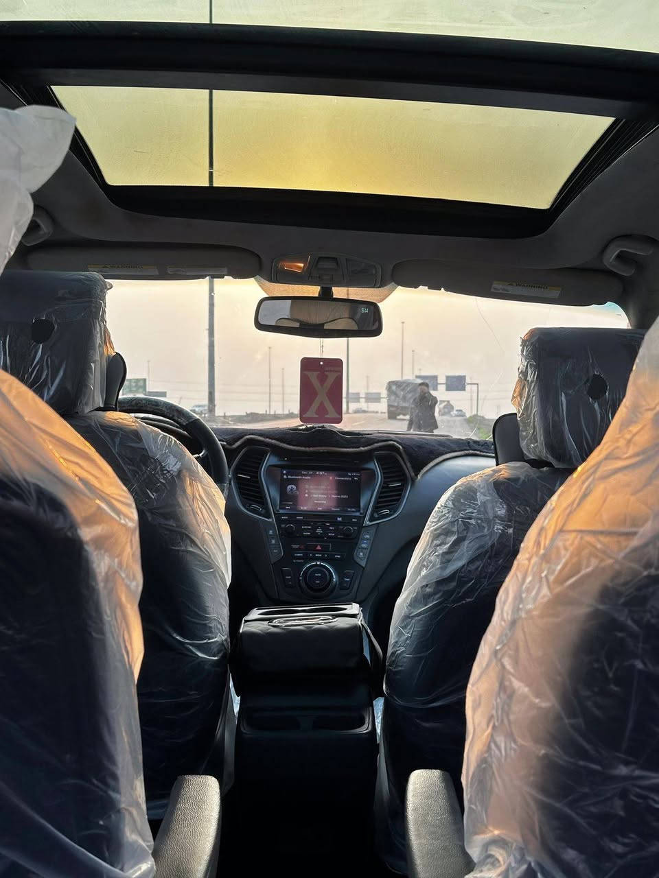 السلام عليكم للبيع سنتافي گراند 2017 وارد امريكي فول مواصفات 1/1 أعلى حتى من الخليجي
حادث مثل ما موضح بصوره 

بصمة.بانوراما

كشنات كهرباء مع ذاكرة خزن كرسي السائق

صندوق كهرباء يفتح عند الاقتراب 

رادار جانبي ورادار خلفي مع حساسات خلفيه

كشنات جلد وللعلم غرفة السياره جديده كلش

 كشنات الاماميه تدفئه وتبريد مع تدفئة بالكشنات الخلفيه

تبريد ثلاث قطع منفصل

مخرج طاقه بلگ بالصندوق 120فولت

سستم صوت 14 سماعه مع دمام خلفي

محرك حجمه 3300 يولد 290 حصان
 
فور ويل

وبعد هواي بيها مواصفات فئة السياره 
Ultimate   Limited معروفه 

محرك ٦سلندر 7 راكب ملكي vip
 الحادث بالمنشور
السعر 165 وبي مجال للشراي
 بيه خير ويدلل 

لحد يكسر بالسعر كلمن وسعره وهذا فول مواصفات تختلف عن الباقيات  
والنظافه تفرق واذا شراي تشلع عيوني 
العنوان بابل ناحيه النيل
ستفسار ***********
***********
