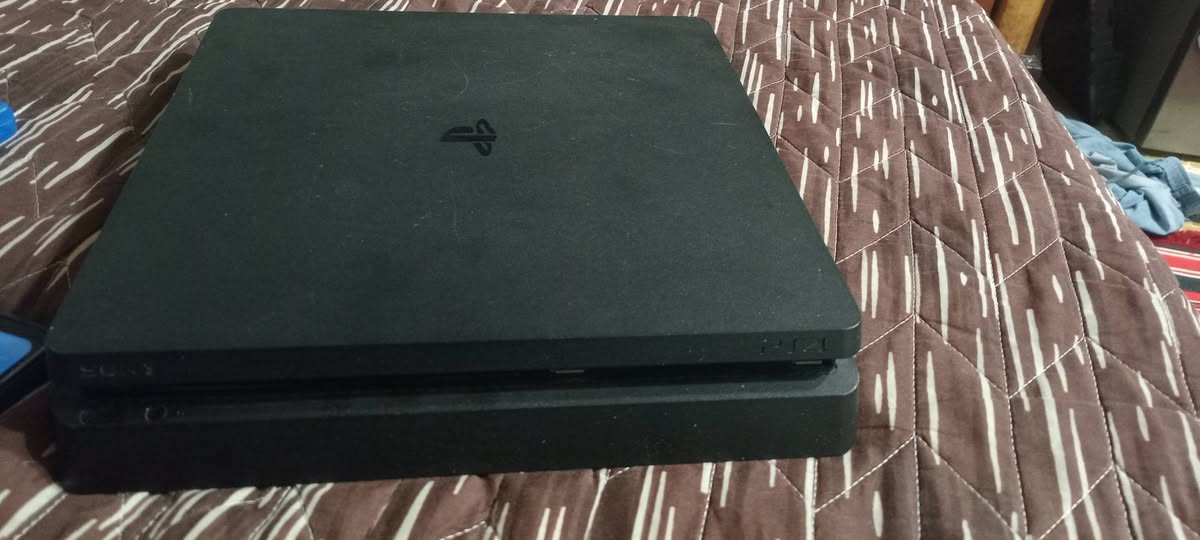 🎮 PlayStation 4 Pro (PS4 Pro)
للبيع بلي فور برو مستعمل وجاهز للاستخدام.

المميزات:
• يدعم دقة 4K للألعاب المدعومة.
• أداء قوي ورسوميات أفضل من الـ PS4 العادي.
• يدعم HDR لألوان أوضح وأكثر واقعية.
• تشغيل سلس وثابت.
• يدعم جميع ألعاب PS4.
• جاهز للاستخدام ولا يحتاج أي صيانة.

💰 السعر: 300
وبي مجال بسيط للجادين.
واتس فقط:***********
📩 للاستفسار، راسلني على الخاص.
