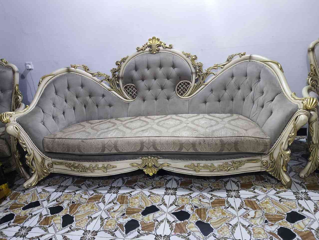 تخم ملكي كواتي مكان بغداد الكمالية عشر مقاعد سعر 750وبي مجال ***********
