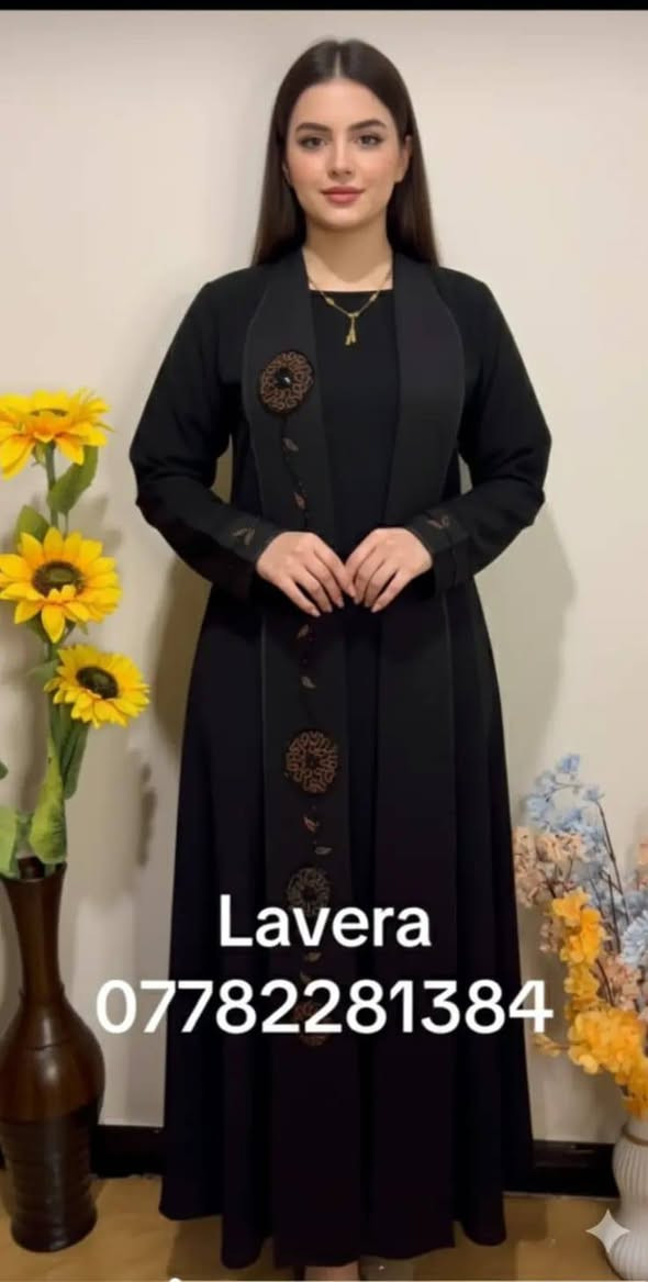 السلام عليكم متابعينا وزبائننا الاحبة الباحثات عن الاناقة والباحثات عن الجمال  توفرت عباءة اماراتية خامة وشغل يدوي درجة اولى  ياخة طويلة اسفنجية لاضفاء طابع من الاناقة والجمال على القطعة .  ثلاث قطع بشت وبينسل وشال . جميع القياسات متوفرة توصيل كل العراق 
للطلب وتساب او دايركت 
***********
Lavera 👑
حشمة واناقة بطابع ملكي 👑👸
