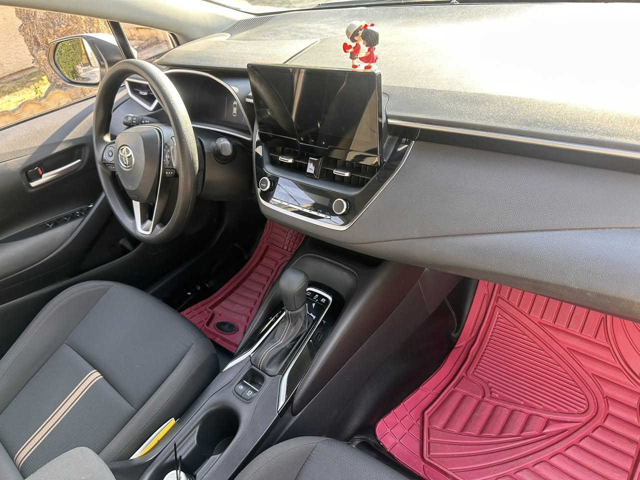 السلام عليكم 
كورلا هايبرد 2024 شكل الامريكي مكفوله كفاله عامه السياره لاصبغ لا بارد جديده السياره ماشيه 52 الف كيلو متر والسياره كلش نضيفه رقم بغداد تحويل ثاني يوم فول مواصفات بصمه وسلايت ورادار امامي وكامرا خلفيه قطعتين تبريد تحكم ستيرن جهتين داخل مخمل وباقي المواصفات معروفه 
السعر 14,500 وبيهة مجال تعال شوفهة واقتنع وراهة بيك خير وادلل 
عنواني بغداد العامريه 
الرقم *********** بي واتس
