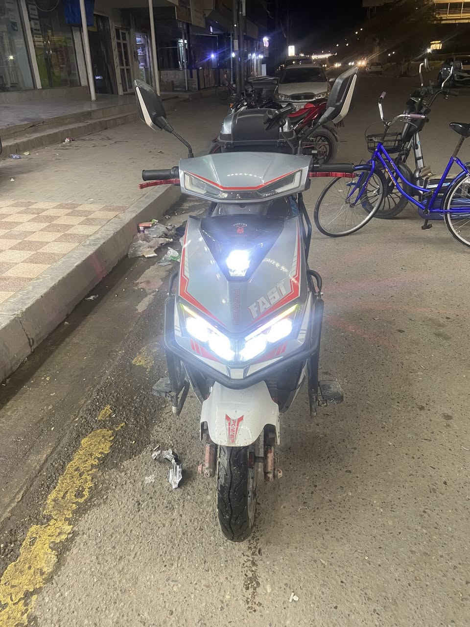 موطور شحن للبيع موديل 2025 بطاريات مفوله الله شاهد مصار شهرين من شتريته شراي  تواصل وياي واتس اب فقط ***********
