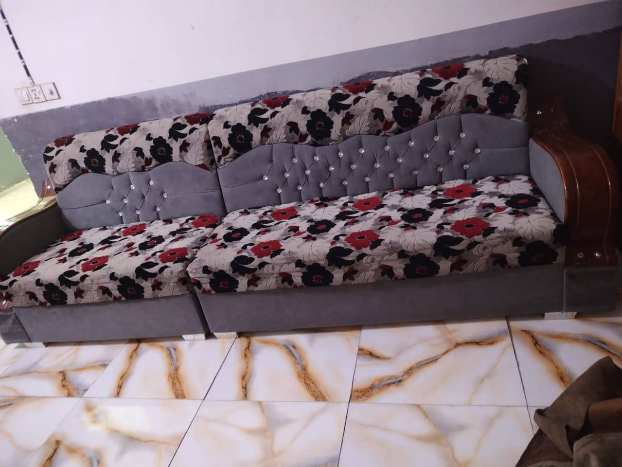 السلام عليكم
تخم ديوان درجه أولى تسگام أخو الجديد سعره 550 وبي مجال قليل مكانه كوفة أم عباسيات 
للأستفسار ***********
