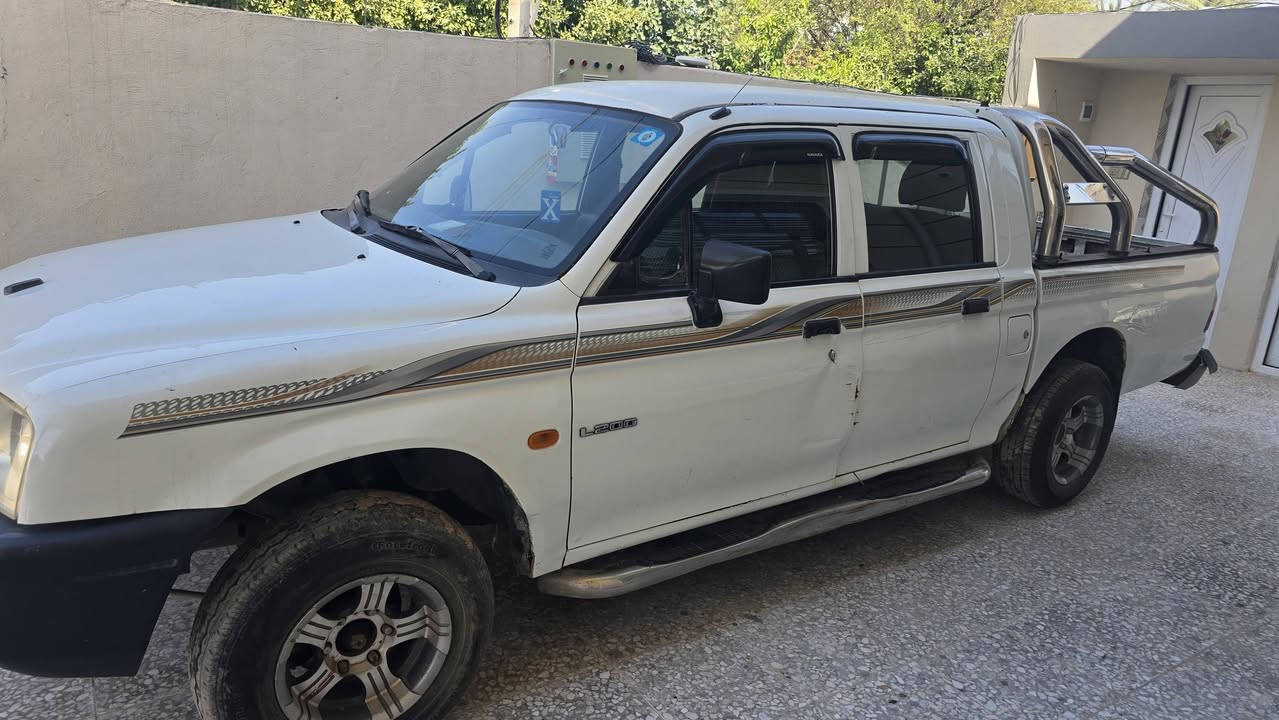 للبيع بيكب ميتسوبيشي L200 موديل 2006 دبل قمارة
المحرك بنزين شغال
رقم السيارة بغداد 
السعر 75 وبيها مجال 
المكان بغداد / الراشدية 
الصور موضحها كل السيارة 
للتواصل : ***********
