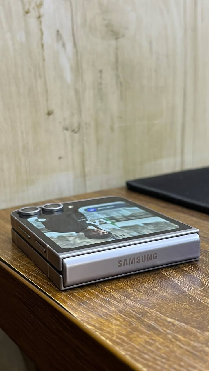 السلام عليكم 
مبايل سامسونك z FLIp6 
الذاكره 256
سعه البطاريه (4000) 
مبايل ممستخدم هواي جديد 
مكاني بغداد 
رقم الهاتف ***********
السعر 900 و بي مجال
