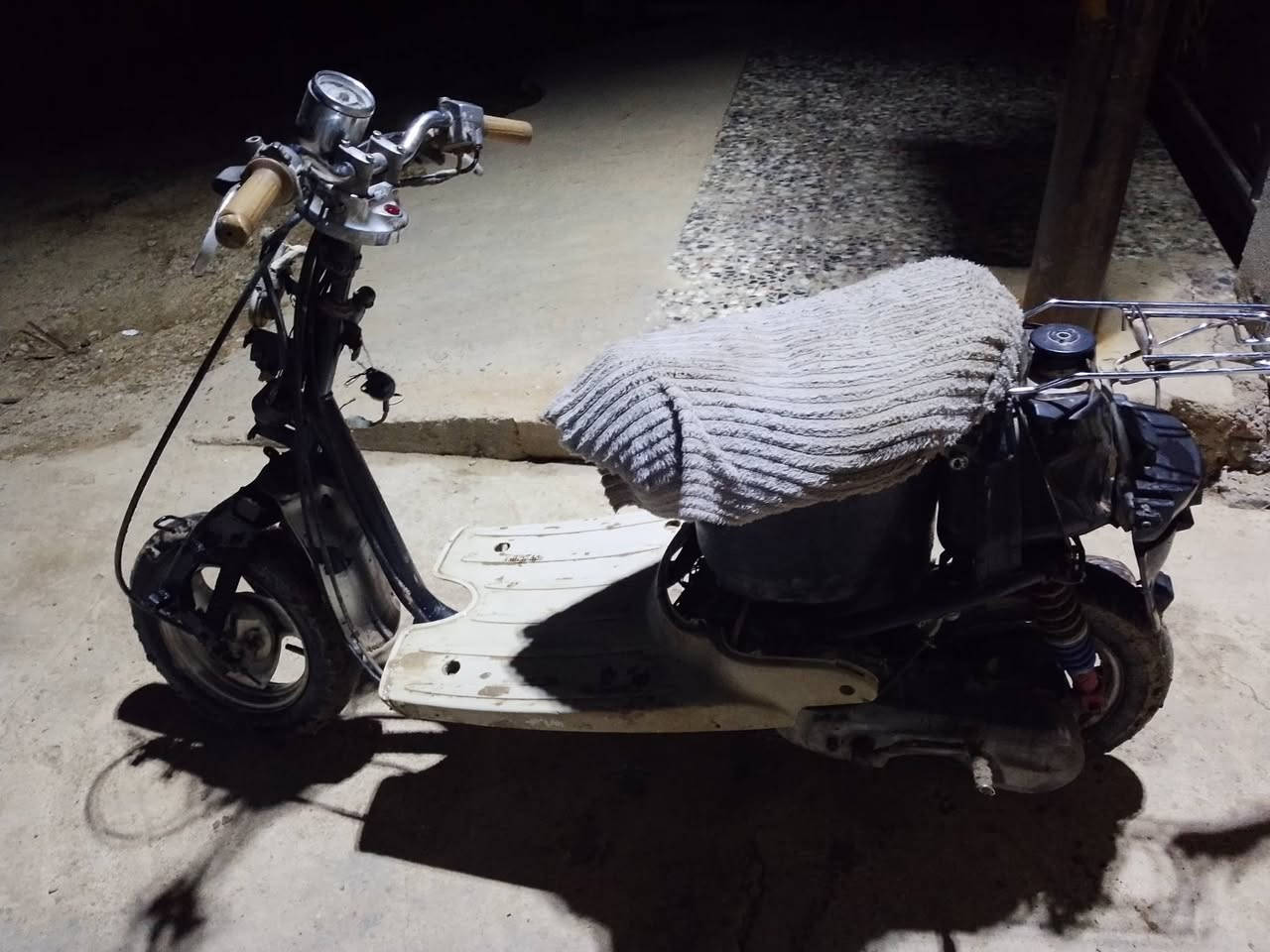 السلام عليكم شباب دراجه للبيع عبد الحليم محركها جديد مامفتوح نكره سلف عوزها بس كفرات العنوان بغداد ابو غريب حي الشهداء للتواصل *********** والكورك بي واتساب ***********
