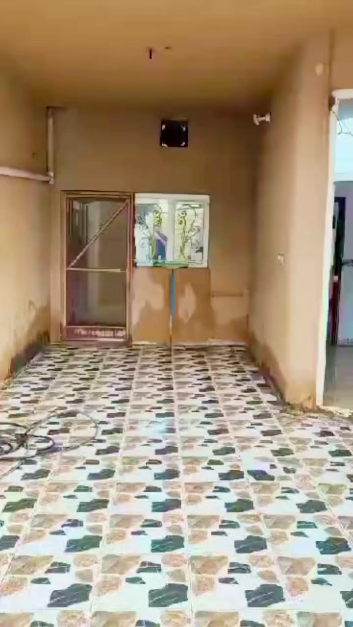 سلام عليكم بيت البيع مساحه 200متر طابقين غرفتين وصاله ومطبخ وحمام وستقبال وطابق الثاني غرفه وصاله مكانه المدائن الحظاريه قرب جامع سعد جنس العقار زراعي 25
لاستفسار اكثر راسلني او لاتصال على الرقم 
‏‪0770 346 4327‬‏
