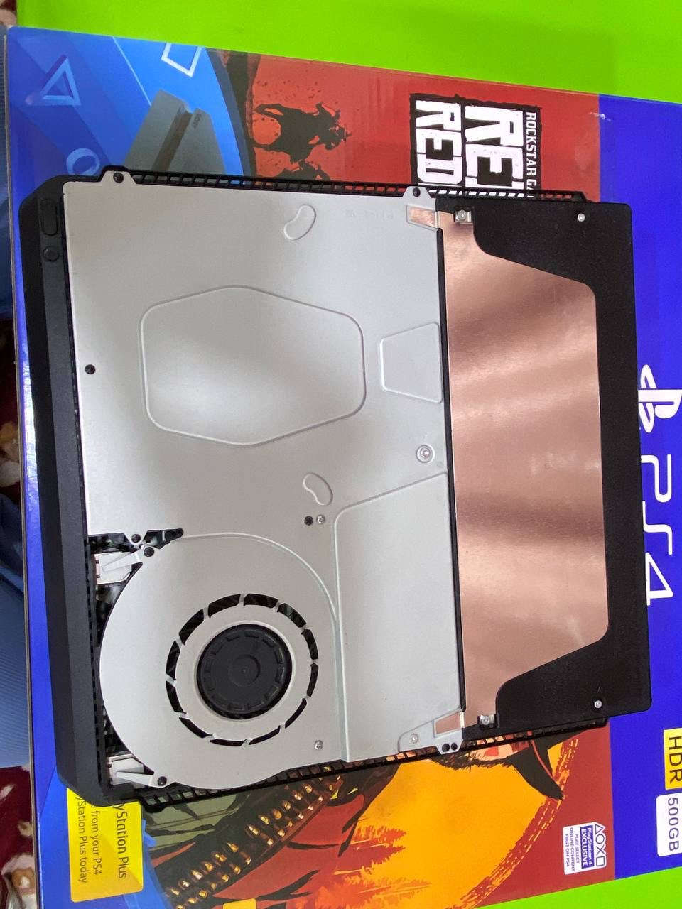 Ps4 سلم 
الجهاز جديذ ممفتوح 
يجي كامل الملحقات جويستك عدد ٢ 
Upsجديد 
العاب عدد٢ 
السعر ٢٧٠ وبي مجال بسيط 
للاتصال ***********
