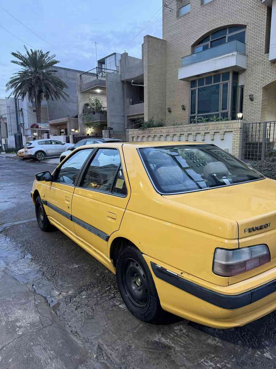 السلام عليكم
بيجو بارص مديل. 2015 مكفول من صبغ. 
بيها جاملغ امبدل فقط القديم موجود.  السياره نضيفه استخدام شخصي مكينه كير صدر تايرات خير من الله 
باسمي تحويل ثاني يوم 
رايدها 49وبيها مجال بسيط 
وهذا رقمي 
***********
