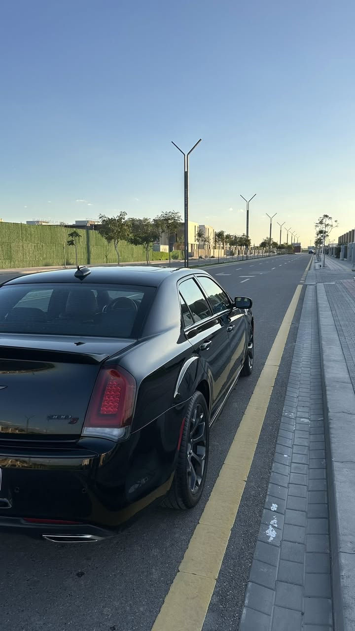 السلام عليكم
chrysler c300s 2023 HEMI 5.7L 
رقم اربيل باسمي 
ماشية 25 الف ميل 
عنوان بغداد 
***********
