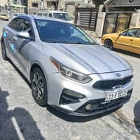 للبيع كيا فورتي مديل 2020 رقم بغداد E جديد ..وراد امريكي ..حادثها بنيد...