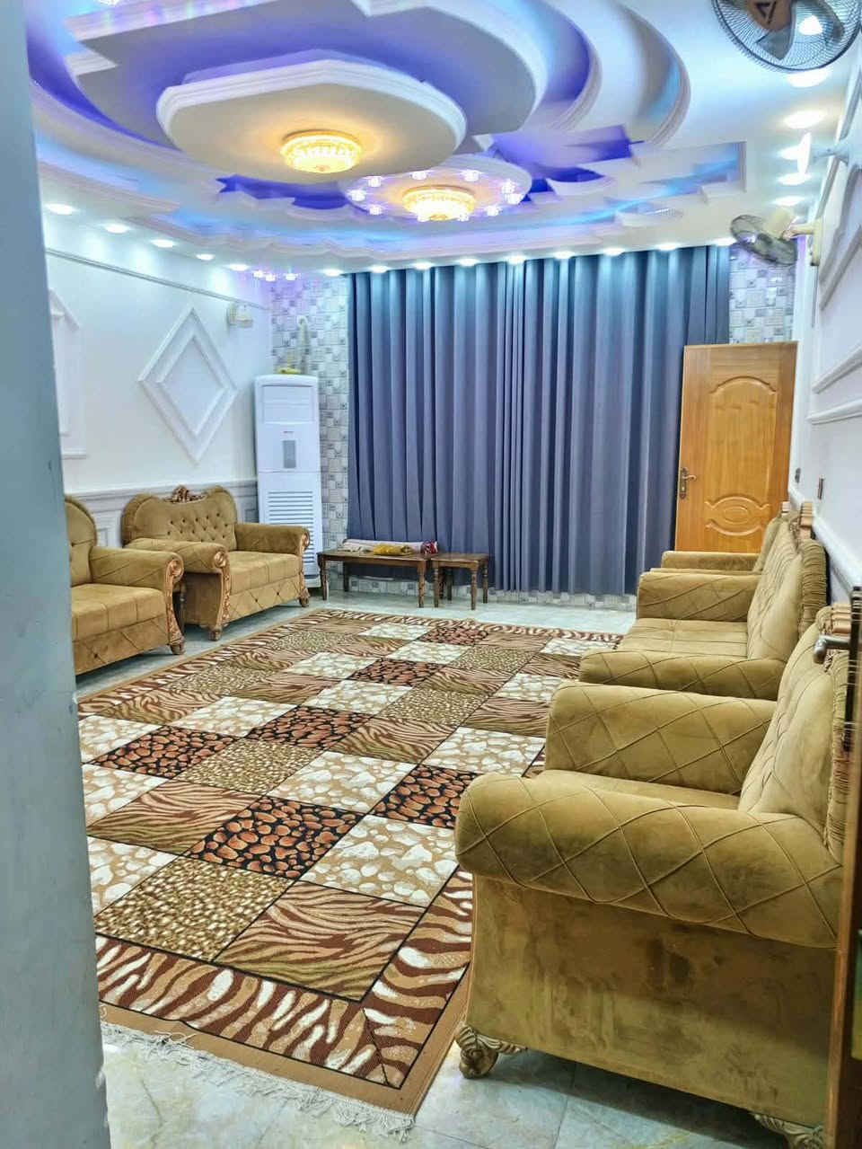 بيت للبيع مساحه 220متر طابقين طابو صرف طشاش نهايه شارع القاضي قرب  مجمع الباشا للمطابخ طابقين يتكون من 4غرف نوم وصاله ومطبخ واستقبال صحيات داخلية وخارجية  منطقة كامله من خدمات بيت فرعي  الاتصال على الرقم التالي ***********واتساب
