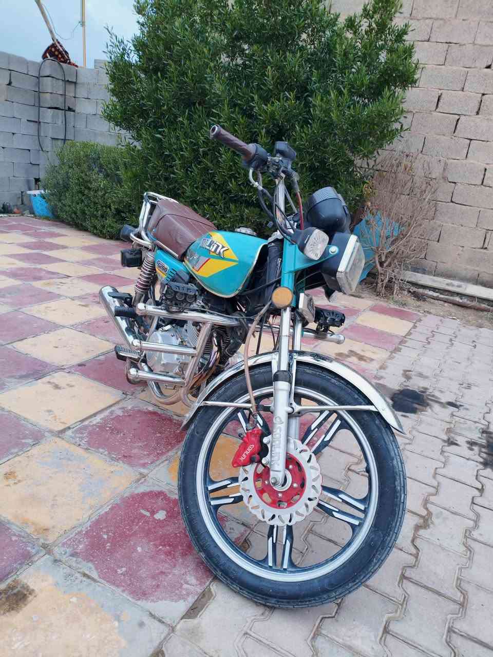 سلام عليكم دراجه للبيع سونك الأصلي /سيفان) دراجه جديده ومكفوله من كلشي أوراق موجوده تجي وتشوف الدراجه بعينك مامتعوبه شلع/مكان (بغداد المعامل ) سعر(700)بيهه مجال للاتصال *********** موديل الدراجه 2024
