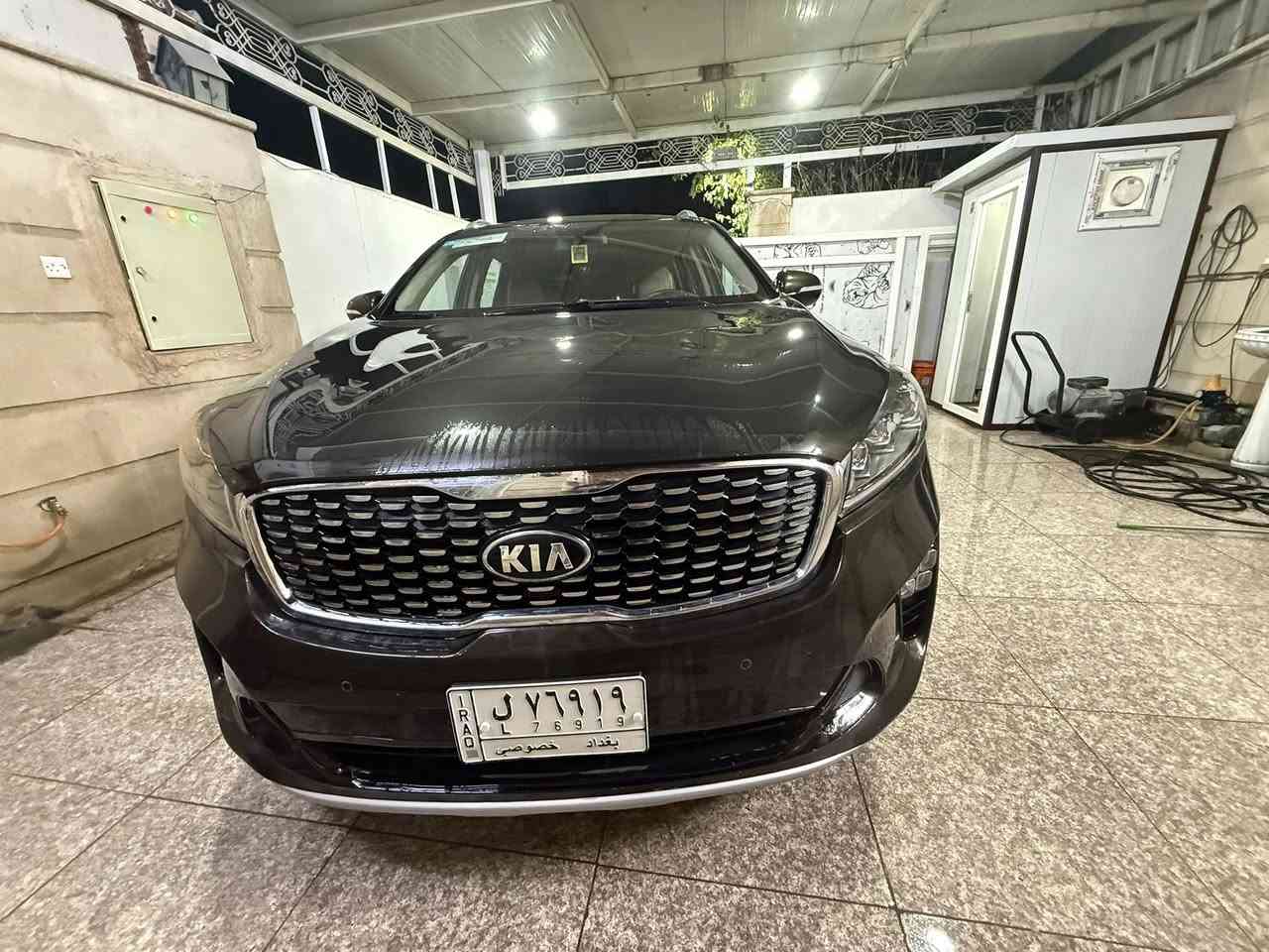 سورنتو 2020 خليجي لون جوزي 6 سلندر 7راكب فول عدا البنوراما مكفولة من الصبغ فقط بارد بالجنطه رقم بغداد بأسمي ماشيه 70 السعر 235  للاستفسار الاتصال ***********
