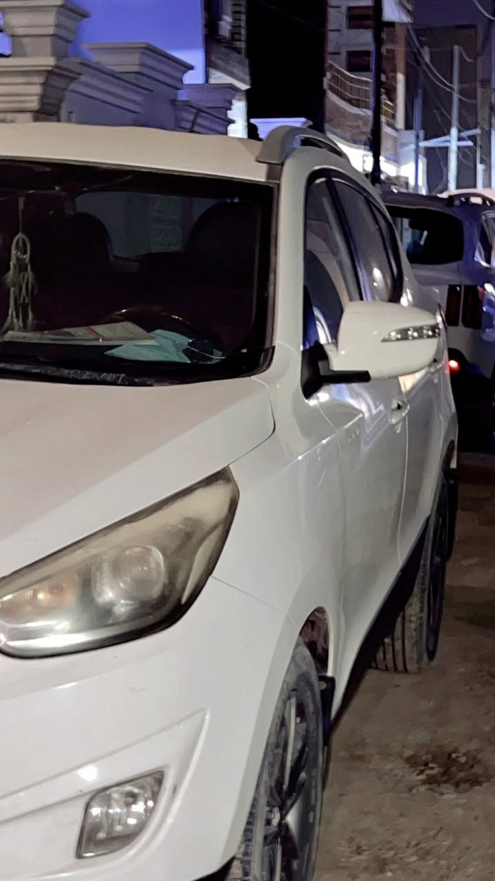 سلام عليكم                                                              توسان للبيع موديل 2015 خليجي السياره نضيفه وحلوه وعلى أيدي بيها قطعتيني بل عراق بابين وبس وبيها ملاحضات بسيطه موضحة بل صور مع السونار.  

🏵️الموصفات
☑️مقاعد جلد
☑️تبريد خير من الله 
☑️شاشه جبيره 
☑️كأمره خلفيه 
☑️محرك 2000
☑️ماشيه ١٣٠,٠٠٠ ألف كيلو
☑️تحكمات ستيرن
☑️سماعات ١٤
☑️فول 
السياره حلوه ونضيفه والي يحب يجي يشوفها السياره موجوده بغداد 
والي يحب يتصل هذا الرقم بي واتساب ‭٠٧٩٠ ١٦٩ ٨٧٠٩‬
والسعر ارخص من السوك بهواي السعر ١٣١ ألف دولار يعني شده و٣١ ورقه وبيها مجال للغوالي                  وشكرا. 🌸
