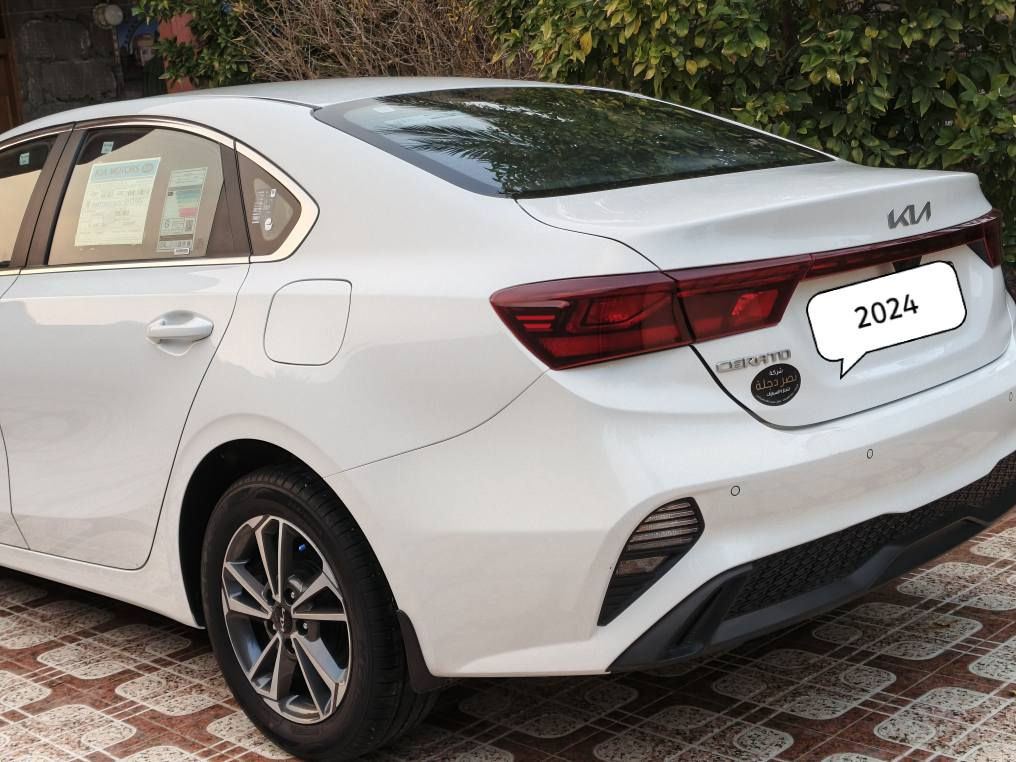 السلام عليكم سيراتو موديل 2024 فول مواصفات ١/١ وضع شركة رقم بغداد تحويل ثاني يوم مكفولة كفالة عامة محرك  2000 ماشية 37 كم عنوان واسط العزيزية للاستفسار ***********
