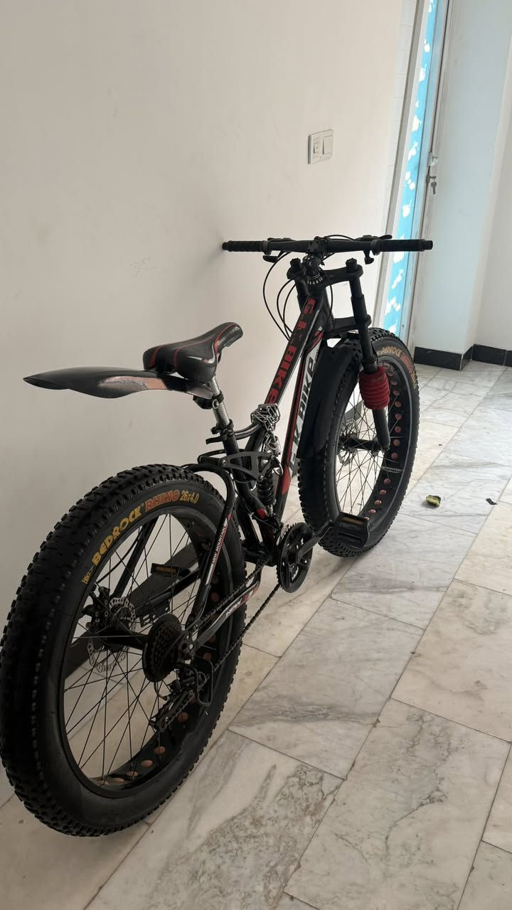 السلام عليكم ورحمة الله 
.
بايسكل دبابة للبيع ماركة G.K. Bike 
موديل 2021
. 
دبلات امامي ممتازة 
.
دبل خلفي ممتاز 
.
گير (عقرب) امامي (3) نمر ماركة شيمانو
.
گير خلفي (7) نمر ماركة شيمانو 
.
بايسكل نظيف مستخدم قليل كان مخزن
نقص فقط ستاند ومعايرة للگير الامامي 
.
سعر 160 الف 
.
بغداد حي الجامعة


**إذا كنت صاحب هذا الإعلان وتريد حذفه لأي سبب، رجاءا أرسل رسالة إلى الدعم الفني**