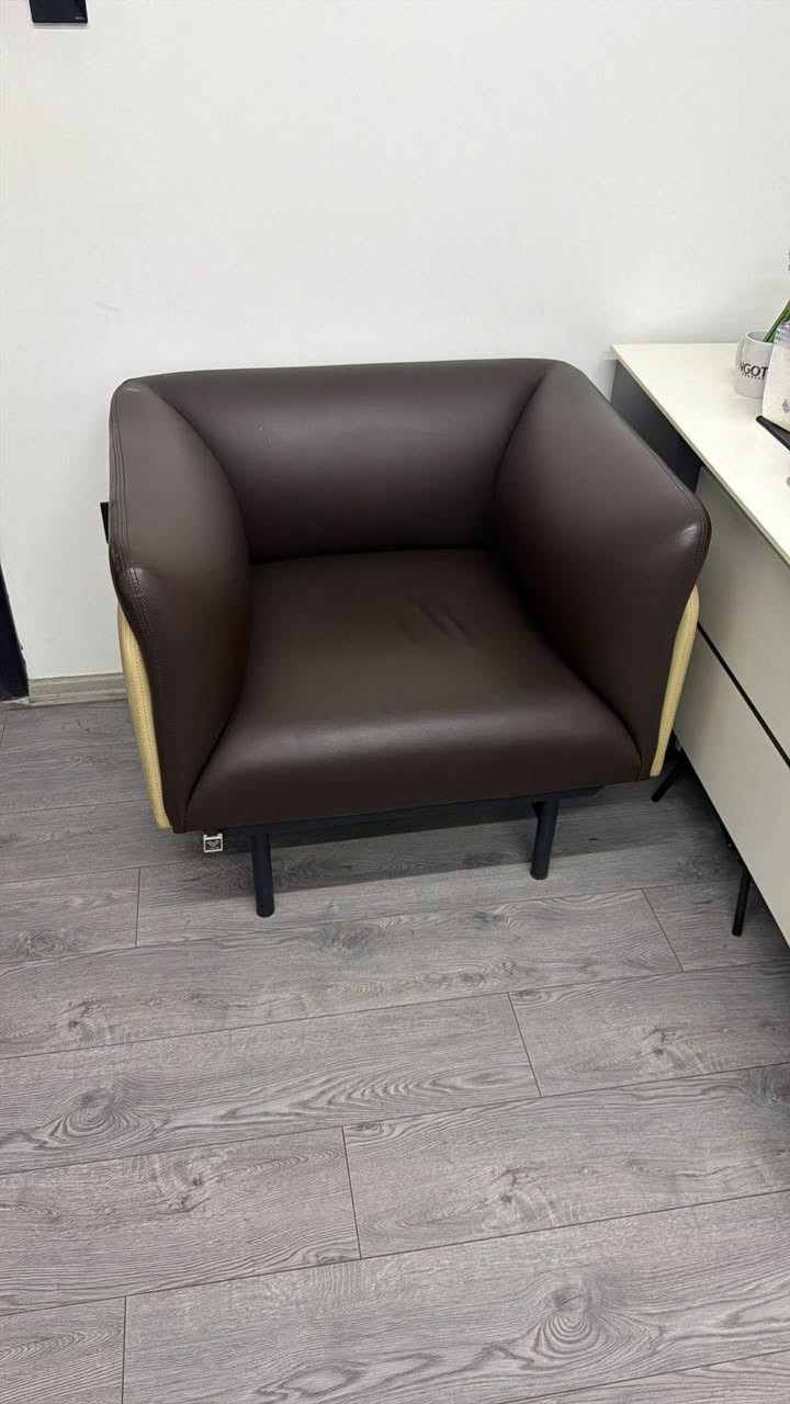 السلام عليكم
تخم 5 نفرات ماركة vana نسبة نضافه 100٪ 
بعده ب ليبل الشركه سعر 380
كنتور فول نضافه 6 ابواب كل بابين منفصله 
سعر 175 الف 
العنوان اربيل سايدين مجمع الزيتون قرب جسر الكورنيش معرض اربيل لبيع وشراء الاثاث 
متوفر توصيل لكافه مناطق اربيل 
واتساب:***********
