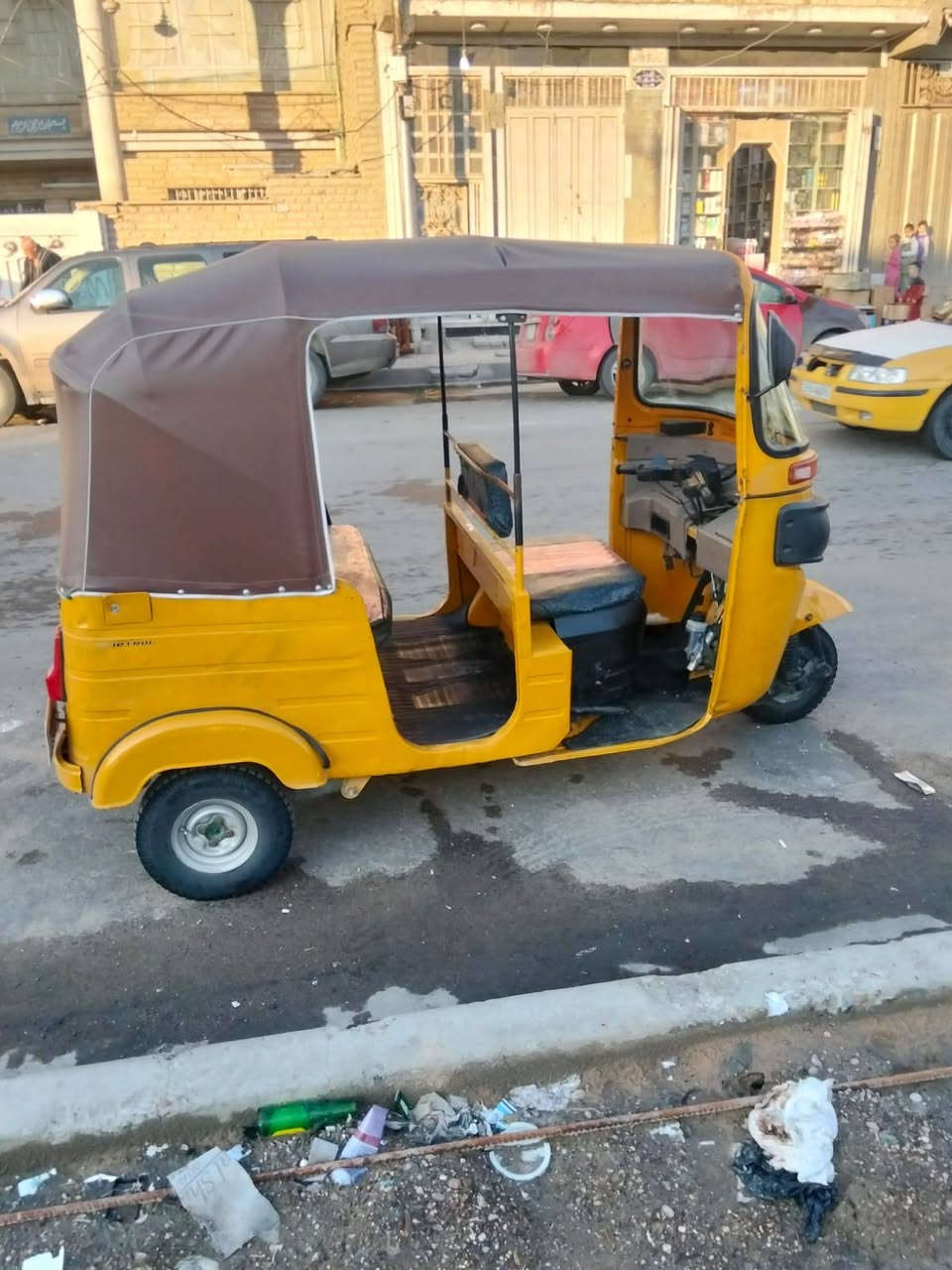 السلام عليكم تكتك ٢٠شهر١٢ رقم سنويه تحويل  جاهزه للشارع الف دينار ما تصرف عليهه مكاني بغداد مدينة الصد ر ***********
