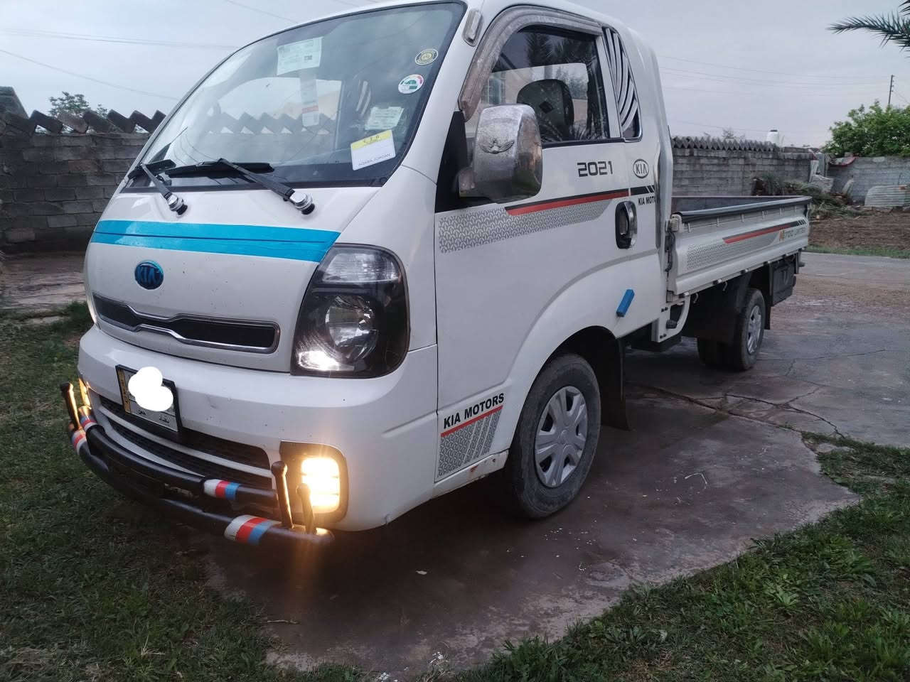 السلام عليكم 
كيه حمل 2016 رقم بغداد تحويل مباشر 
كير محرك مكفولات 2700 
مكفوله كفاله عامه من صبغ وضربه عده بارد شبر بالباب 
حداديه جديده 
تخم تاير جديد 
دوشمه جديده 
شاصي رقم شاصي كفاله 
مال جناي السعر 112 وبيه مجال للشراي *********** عنواني بغداد اليوسفيه
