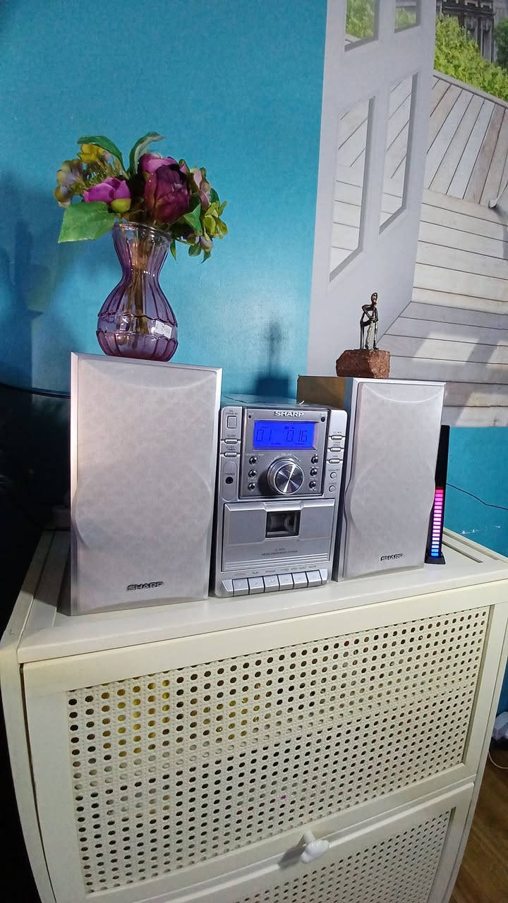 سستم ماركة شارب 
شغال بلكامل 
النضافة 95%
السعر 50 مع التوصيل 
الحجز بلخاص


**إذا كنت صاحب هذا الإعلان وتريد حذفه لأي سبب، رجاءا أرسل رسالة إلى الدعم الفني**