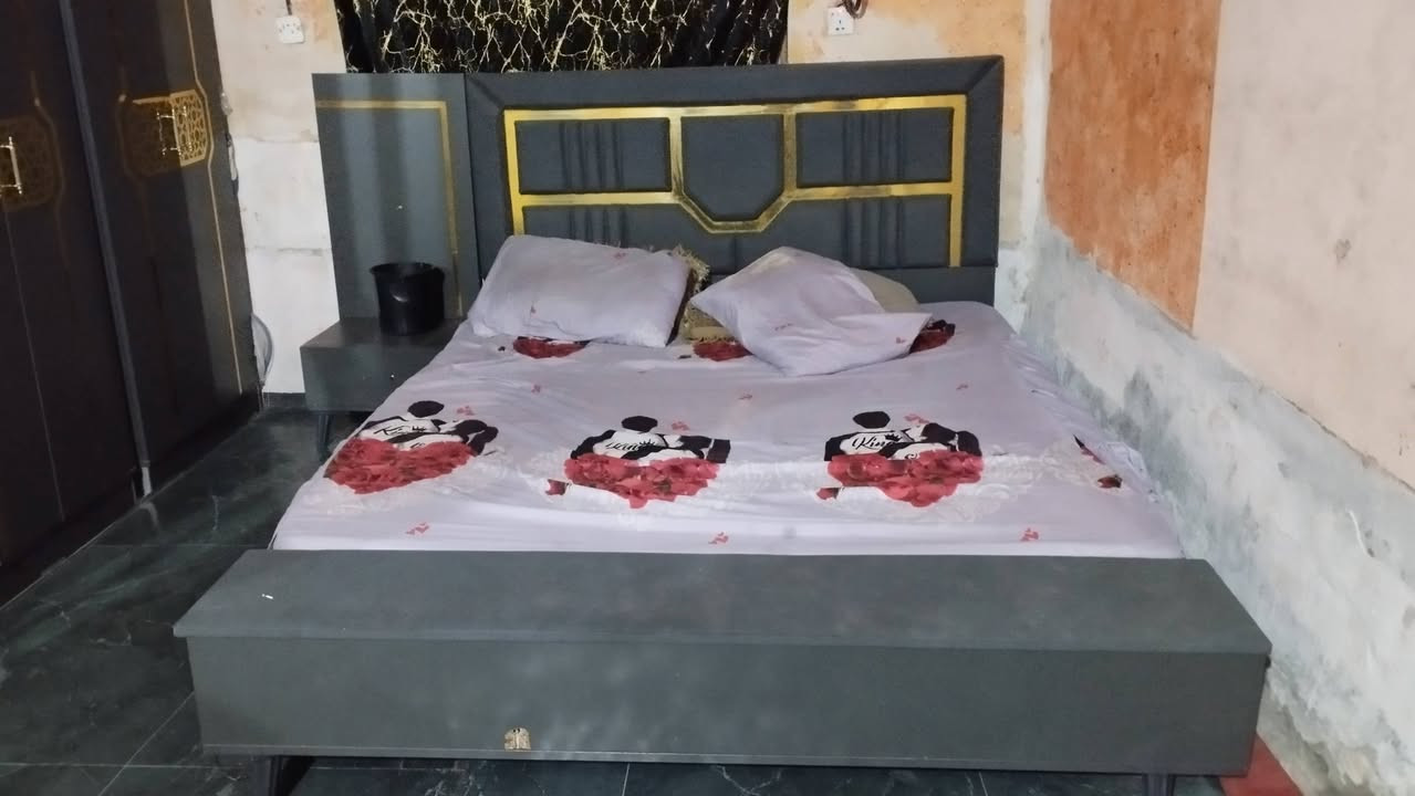 مكلف بالنشر غرفه تركي 6باب   كلش  نضيفه للاستفسار عل رقم   ***********. ***********
