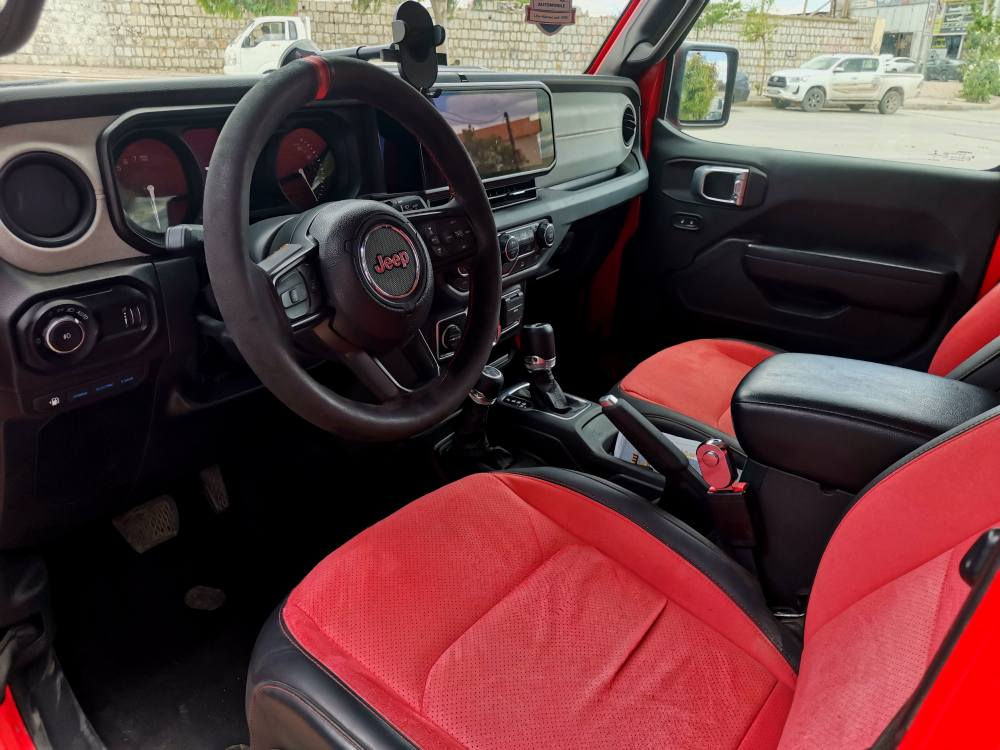 Jeep wrangler trail rated
Willys.  2024

سەیارەکە وەک سفری ناو شەریکە وایە
ماوەی رۆشتن 20 هەزار کیلۆمەتر رۆشتوە
مواسەفاتی فۆل ویلس
تەنها سەقفی کارەبا نیە
سێ سیستەم 
1.کارەبا
2. بەنزین
3. شەحن
سەیارەکە ژمارەی نوێیە و سلێمانیە
رەقەم شاسی دانراوە
نرخ : 290 وەرەقە و معامەلەیەکی کەم
بۆ پەیوەندی : *********** السليمانية, العراق
