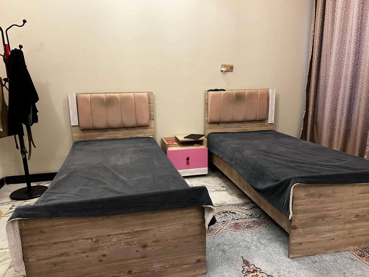 غرفة بناتي نفرين اخشاب تركي باب اول 6 قطع
نظيفه جداً مابيها اضرار سعرها 600 وبيها مجال


**إذا كنت صاحب هذا الإعلان وتريد حذفه لأي سبب، رجاءا أرسل رسالة إلى الدعم الفني**