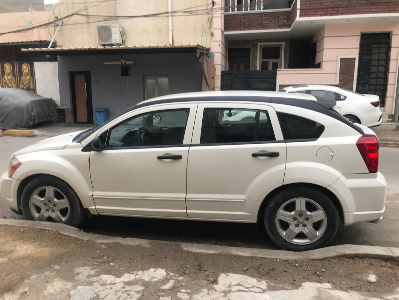 السلام عليكم 
دوج كاليبر موديل 2008 محرك 2400
حادثها جاملغ أمامي جهة السايق 
تدفئة تبريد صدر جديد باتري جديد كير محرك 
بلادي كلش نظيف ماشية 136000رقم بغداد
سعر 6000$للاستفسار
***********