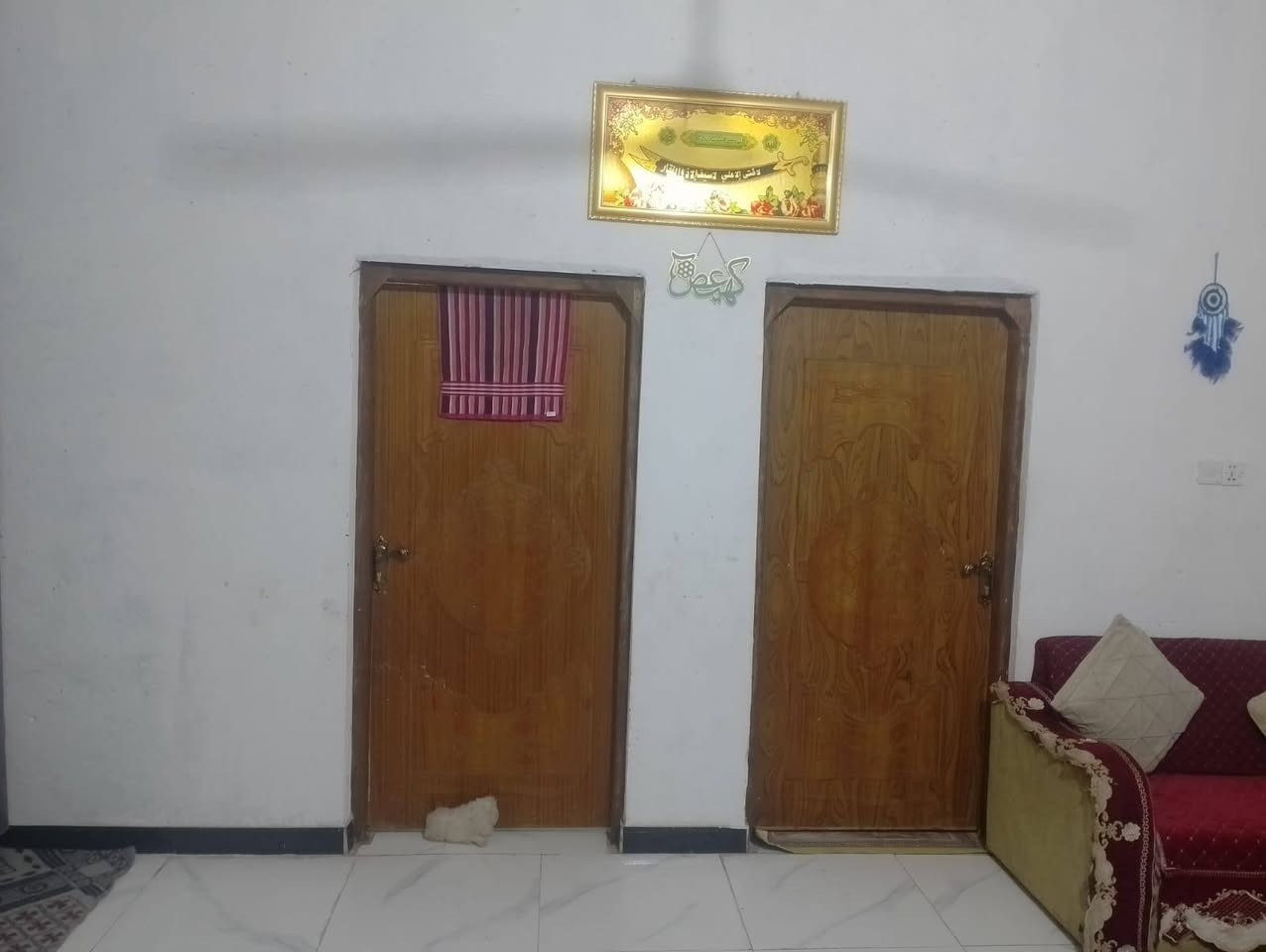 بيت مساحه ٢٠٠ في الاسكان صناعي دور سيد حمزه النزله خامسه فرعي  بناء بلوك كهربائي عكاده بس دوانيه عوزه تشطيب وعكاده 
بي غرفتين 
صاله 
مطبخ 
صحيات داخلي وخارجي 
السعر ٣٦ وبي مجال الشراي ***********
