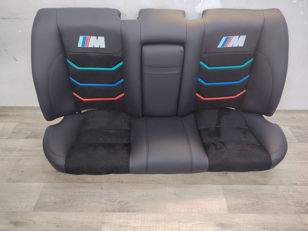 السلام عليكم للبيع كشناتBMW500 بدي قديم ميكانيكي  رياضي جلد وكنتارا عمل درجة أولى السعر 500 الف مكاني بغداد الحرية ***********
