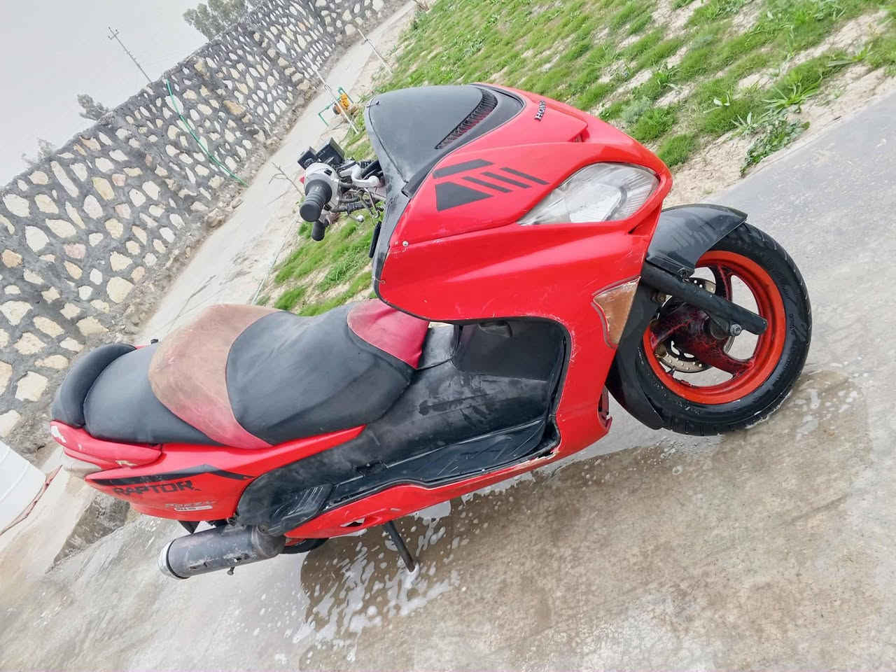 سلام عليكم دراجه فورزه 08 دراجه حلوه  ونضيفه نكره سلف   مكينه لاتنقيص ولاتبخير  مابيه اي نقص  كهربائياته كله شغاله   525وبيه مجال  اتصال *********** مكاني ديوانيه
