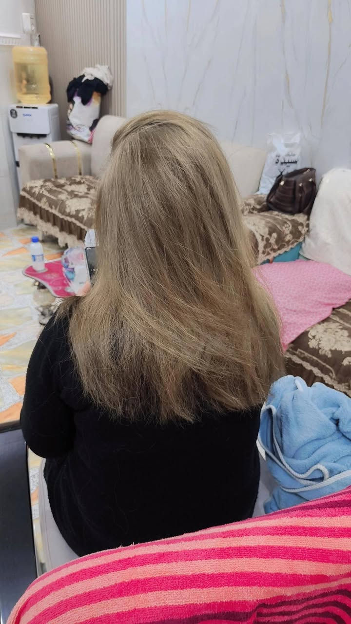 مساء الخير بنوتات 
صبغ حسب طلب الزبونه شقارات على رمادي 
استخدام الوان بنية مدة طويله 
الزبونه تفاجأت من الون 
صالون ڪوافيرة جنى 🤍
العنوان.. 
بابل _المسيب_حي المعلمين الاولى _فرع مطعم المعموري *
للحجز خاص او الاتصال على الرقم واتساب ***********
اهلأ بكم في أي وقت🌼🌼
