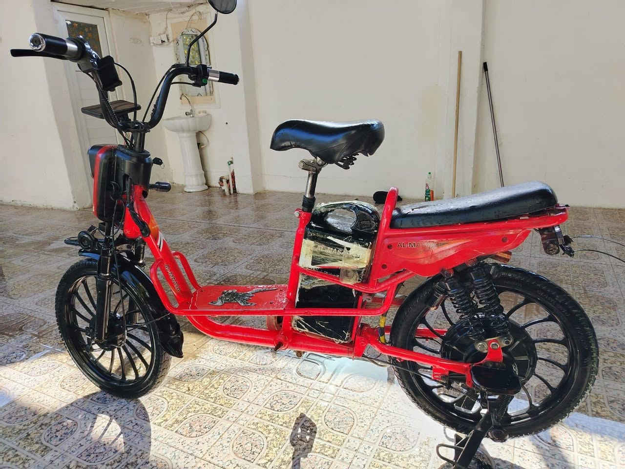 السلام عليكم من رخصت الادمن
باسكل شحن للبيع ماطور نضيف بطاريات جدد مبدله جدد السعر 150وبي مجال  الرقم***********
