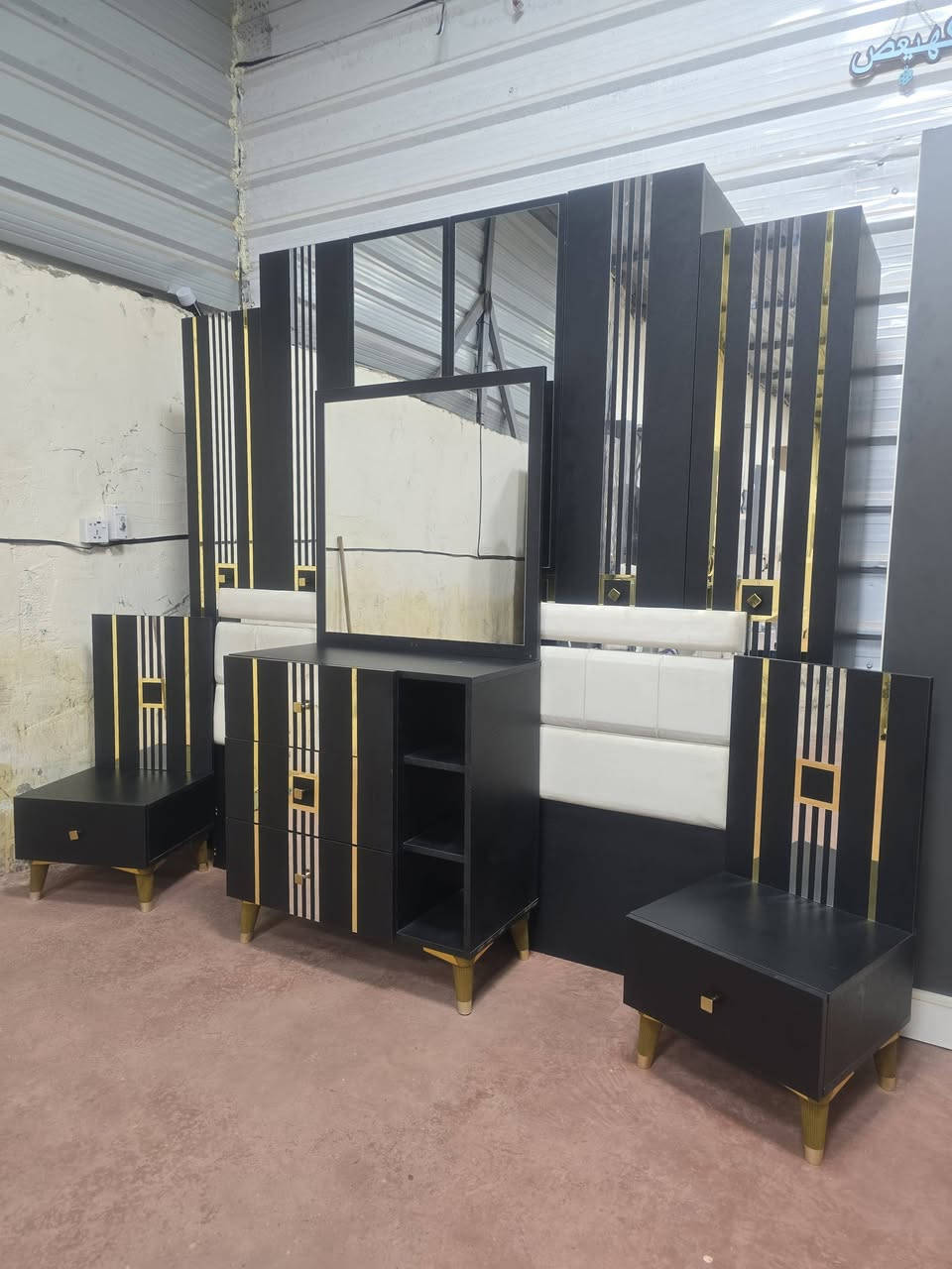 💎💗 غرفة تركي مستخدم. 
🛏️ 6 قطع كاملة. 
💯 نظافة 95%. 
🚪 نظام هيدروليك. 
الضهر بلوك. 
💸 السعر 550قفل. 
🪛 شد مجاني
🚚 نقل مجاني
💎


**إذا كنت صاحب هذا الإعلان وتريد حذفه لأي سبب، رجاءا أرسل رسالة إلى الدعم الفني**