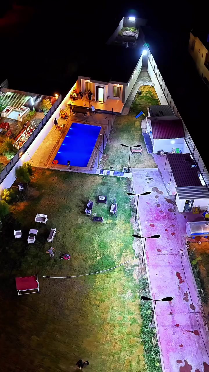 � وين رايح؟ تعال لـ مزرعة جَو 😎
لعد بعدك ما مجرب الراحة والضحك والسوالف الحلوة بمكان يشرح النفس؟

🔸 مسبح يبرد القلب 💦
🔸 حديقة خضرا تسويلك مود 🍃
🔸 باربكيو وريحة الشوي تعذب 🤤
🔸 وجلسات تخبل للي يحبون الراحة والونسة🎉

المكان مثالي للحفلات، التخرج، اللّمات، أو حتى تجي تصيح على روحك شوي 😂
✋ لا تكول غالي، الأسعار توازي الراحة والونسة! 😉

📍 الموقع: [بغداد بعد الجسر الفرنسي ]
📞 للحجز والاستفسار: [***********]
⏳ الحق قبل لا تمتلئ الحجوزات!

مزرعة جَو… مو بس اسم، جوّك يصير بيها غير! 😉�
